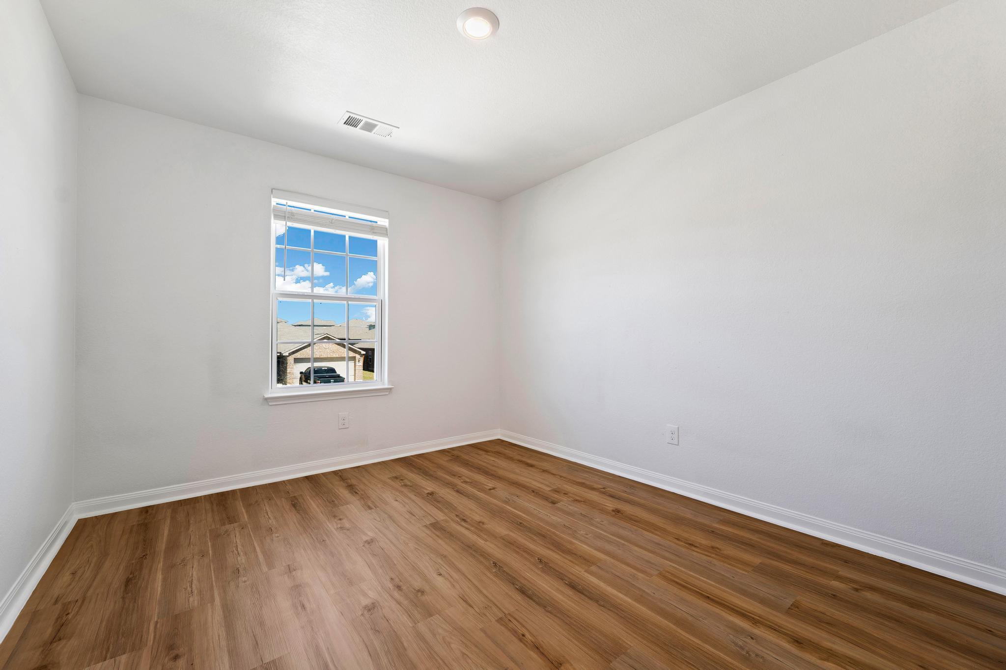 317 Crescent Park Dr, Jarrell, TX 76537