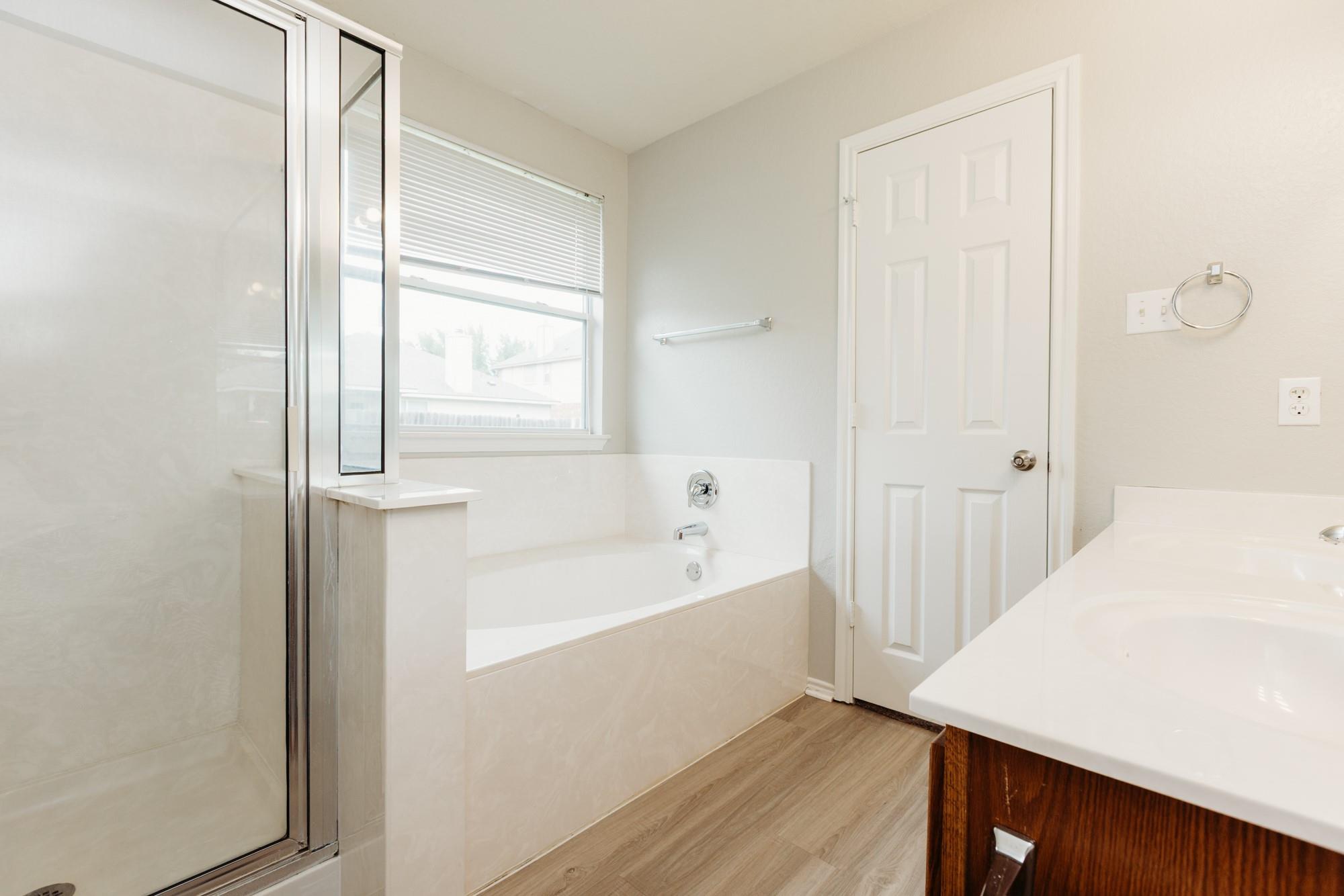 225 Mossy Rock Dr, Hutto, TX 78634