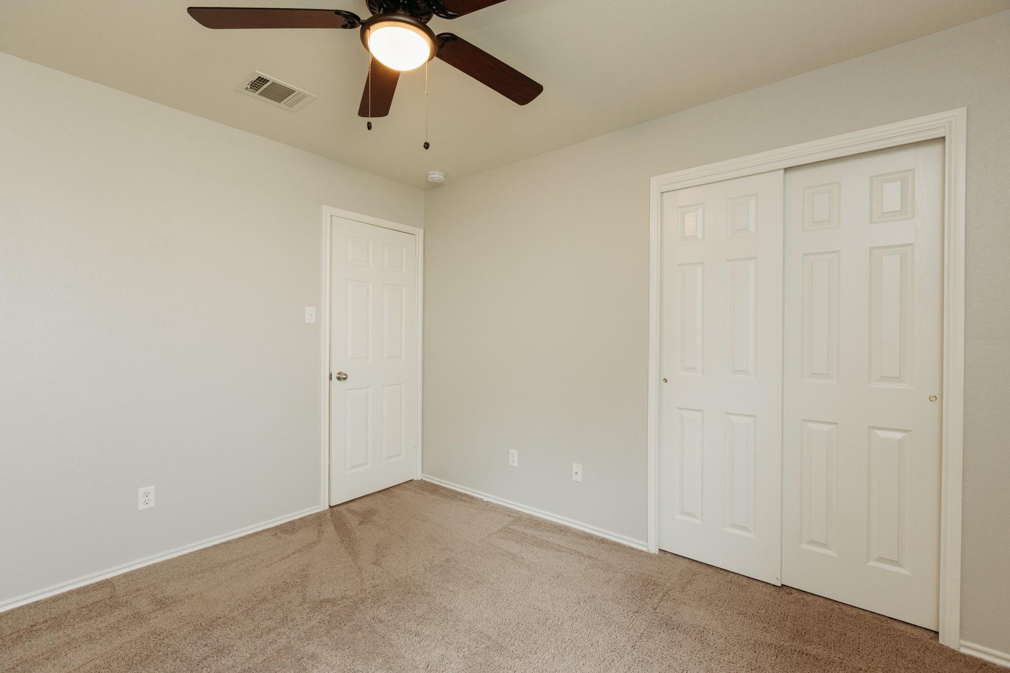 225 Mossy Rock Dr, Hutto, TX 78634