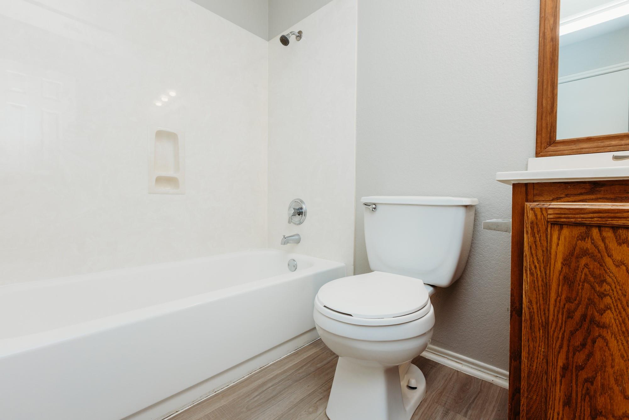 225 Mossy Rock Dr, Hutto, TX 78634