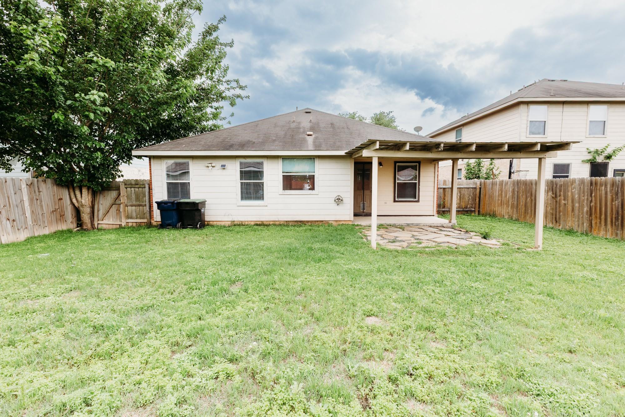 225 Mossy Rock Dr, Hutto, TX 78634