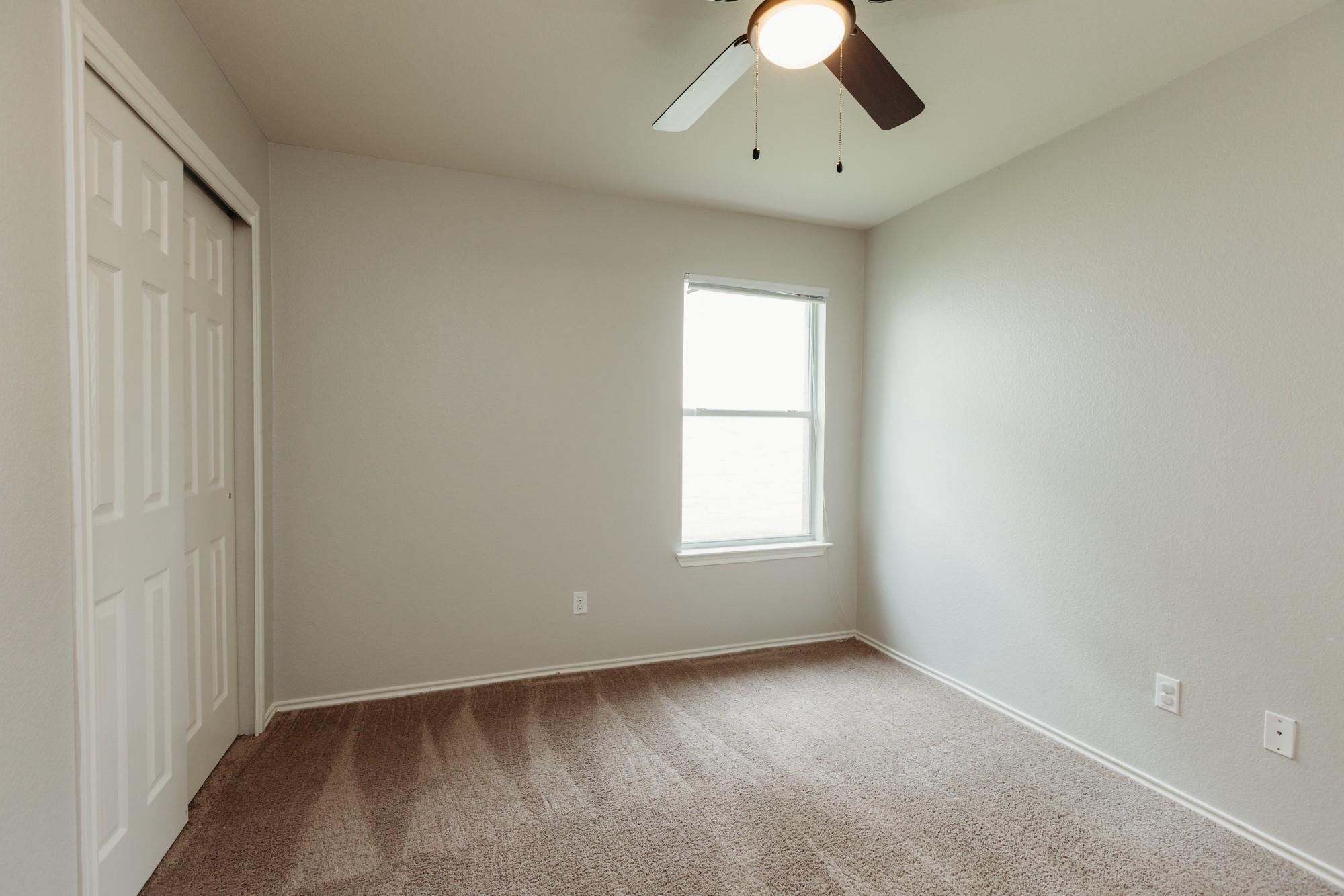 225 Mossy Rock Dr, Hutto, TX 78634