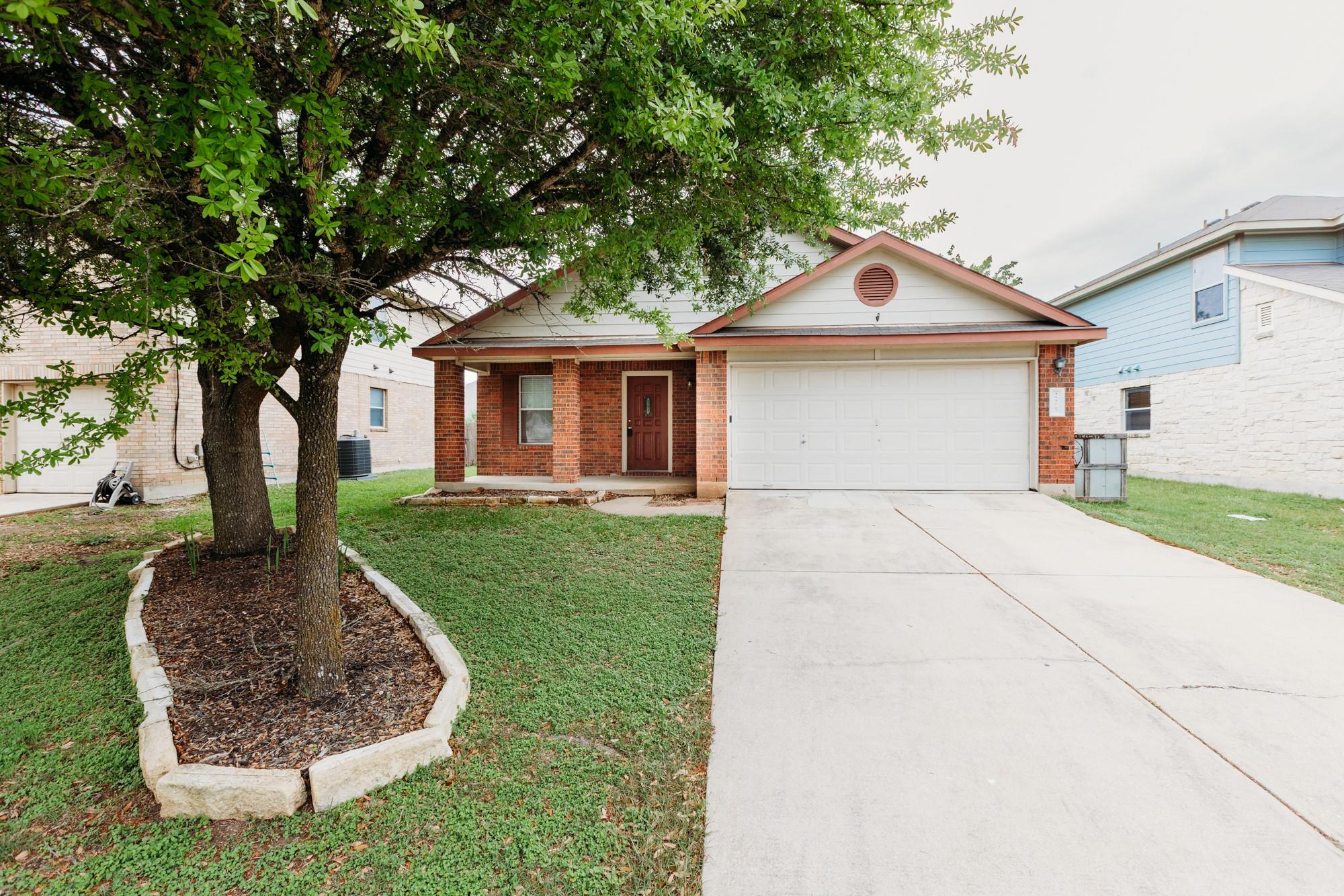225 Mossy Rock Dr, Hutto, TX 78634