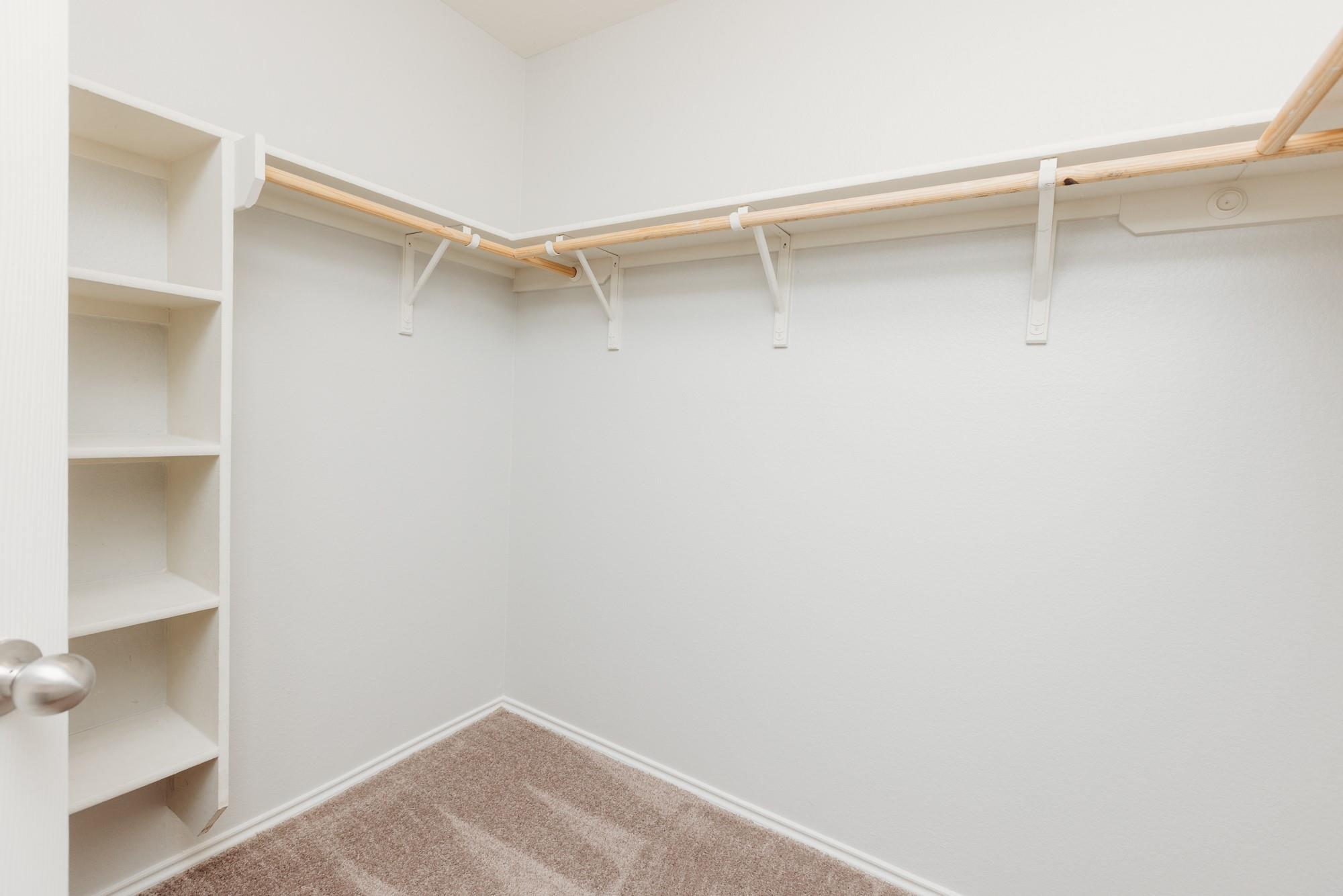 225 Mossy Rock Dr, Hutto, TX 78634