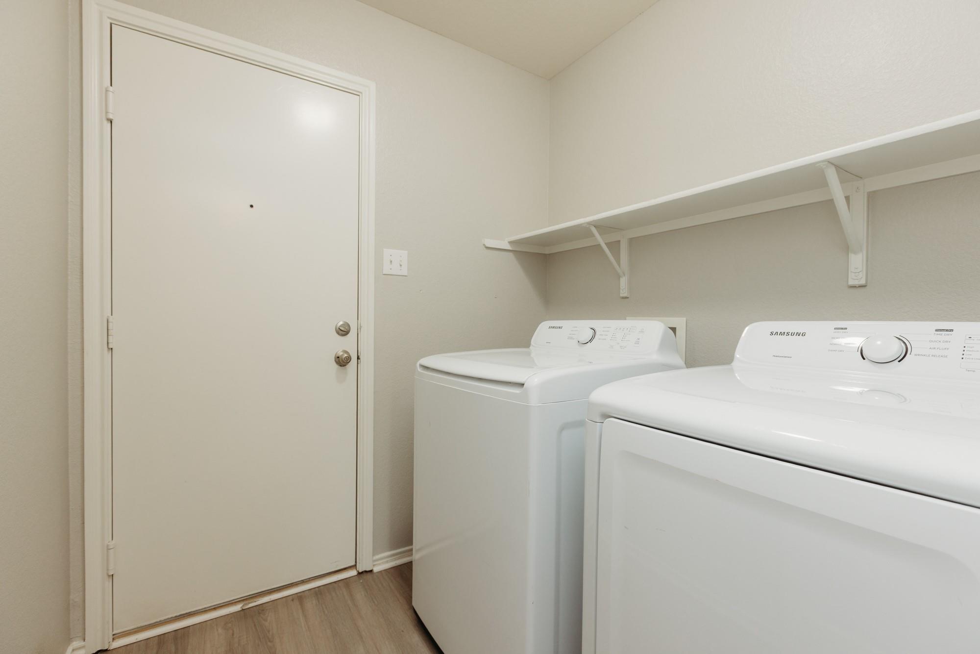 225 Mossy Rock Dr, Hutto, TX 78634