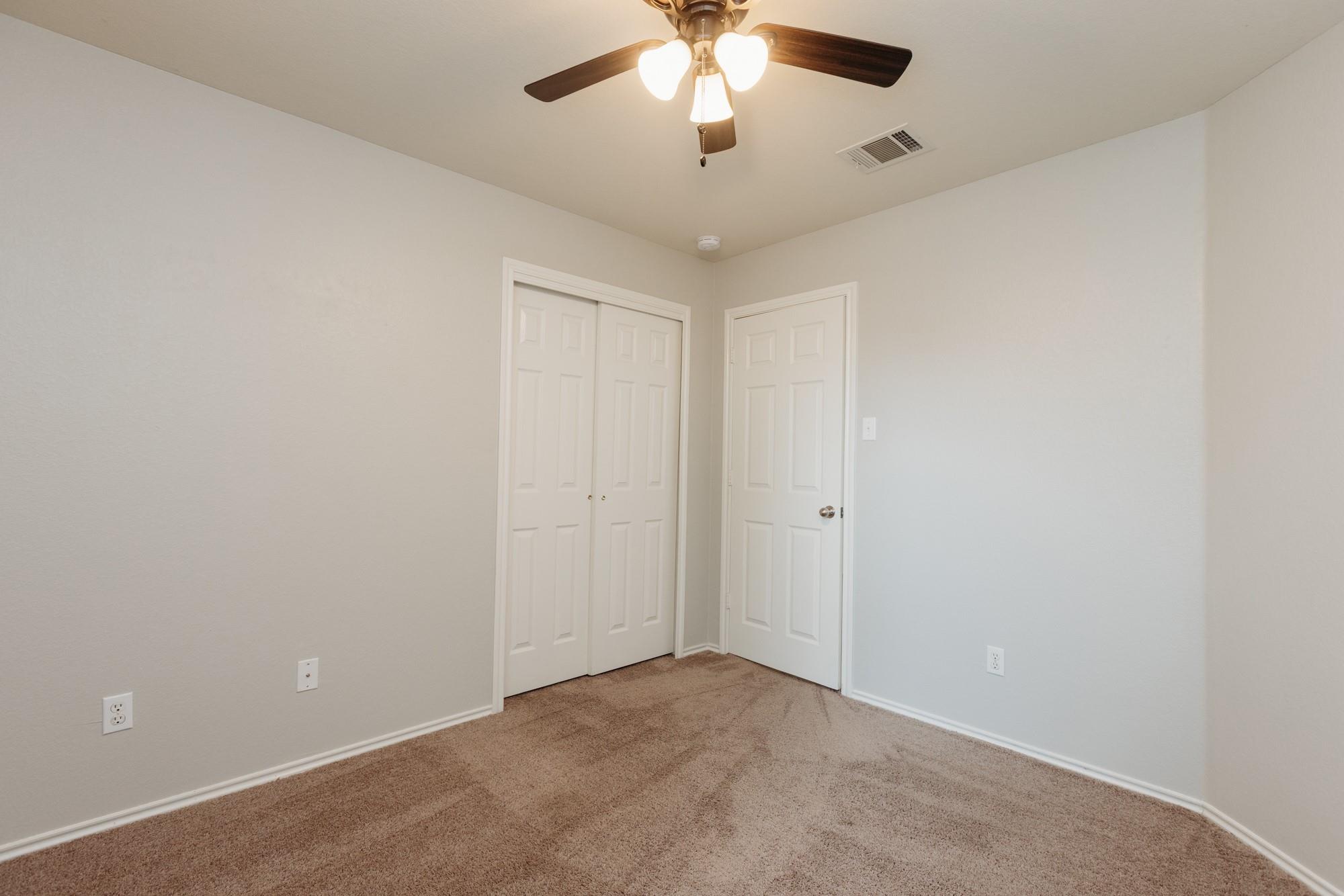 225 Mossy Rock Dr, Hutto, TX 78634