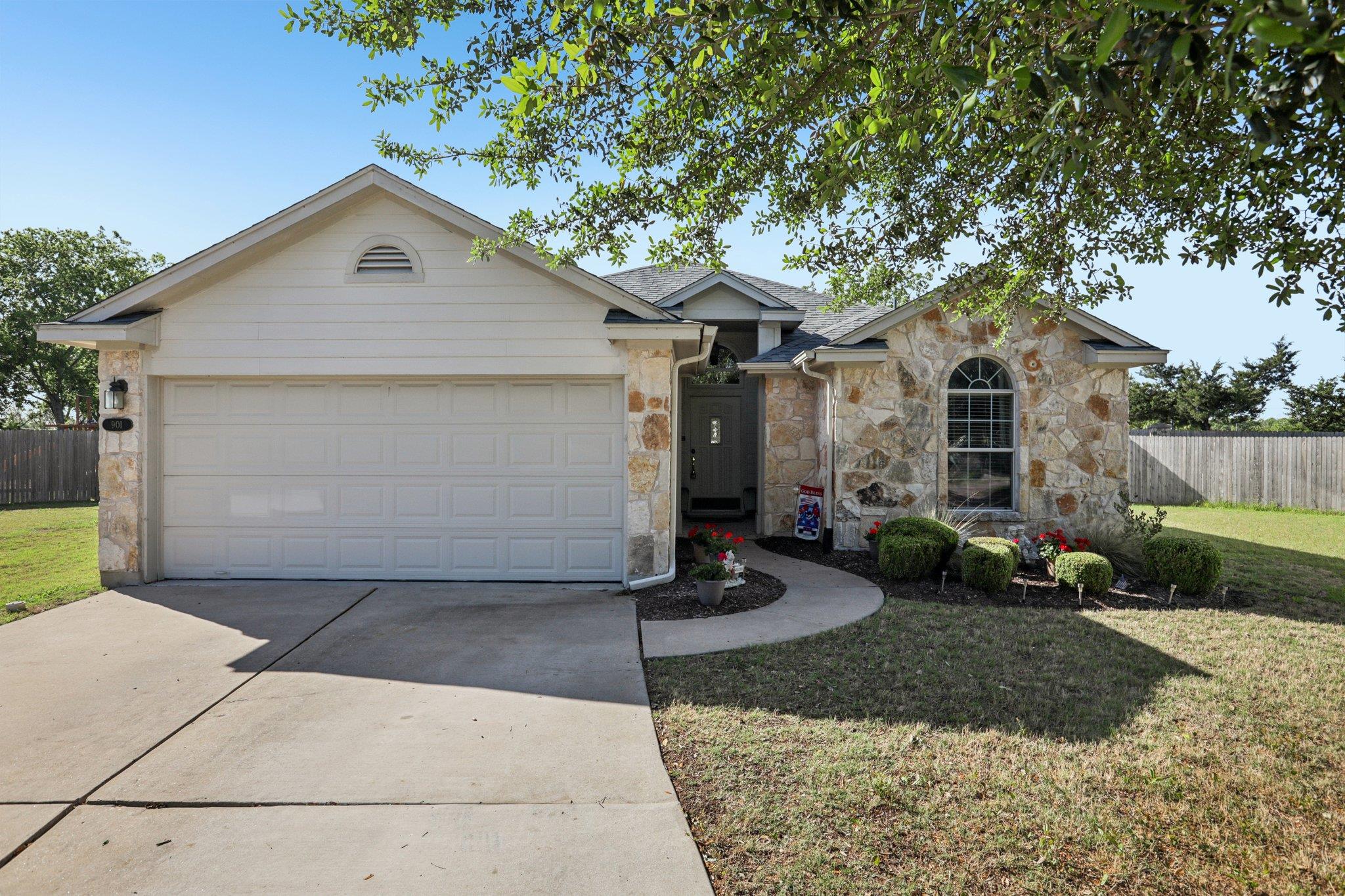 901 Kenneys Way, Round Rock, TX 78665