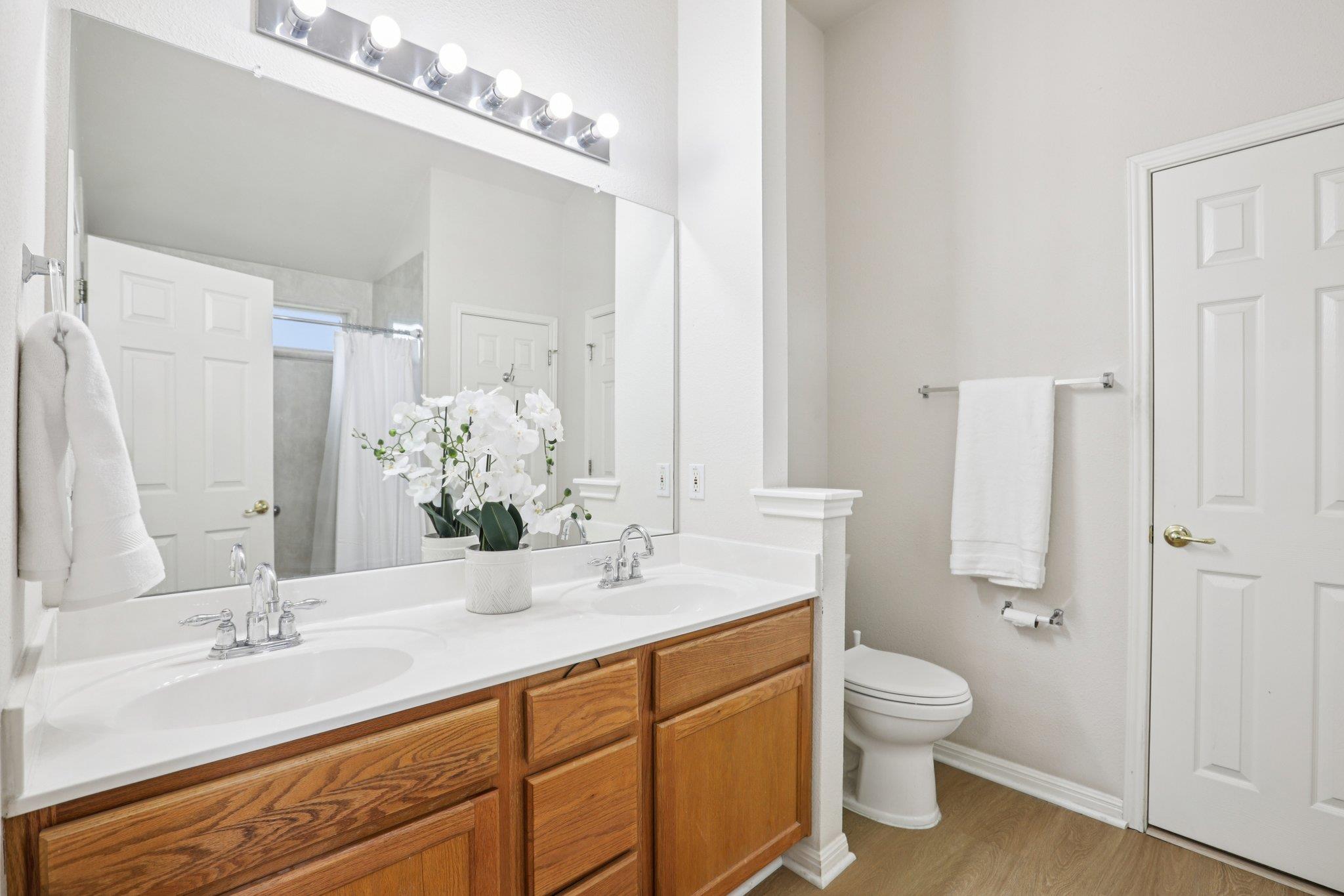 901 Kenneys Way, Round Rock, TX 78665