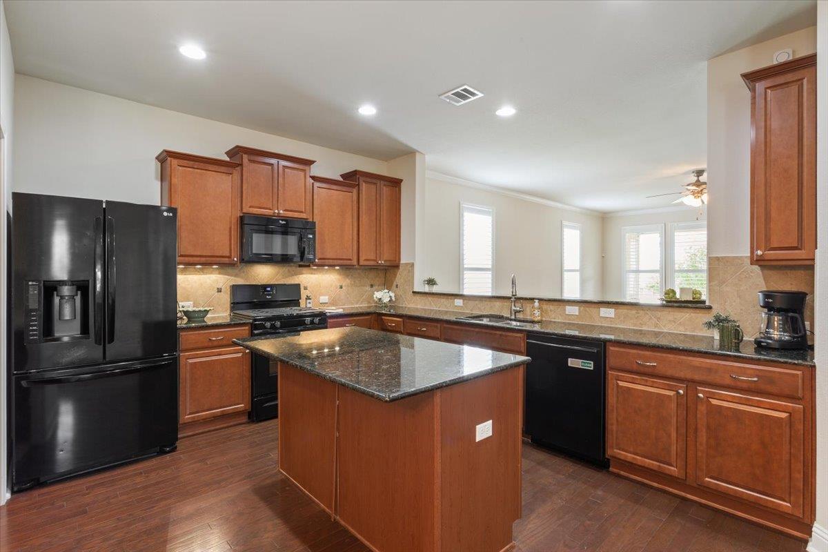 905 Mount Locke Ct, Georgetown, TX 78633