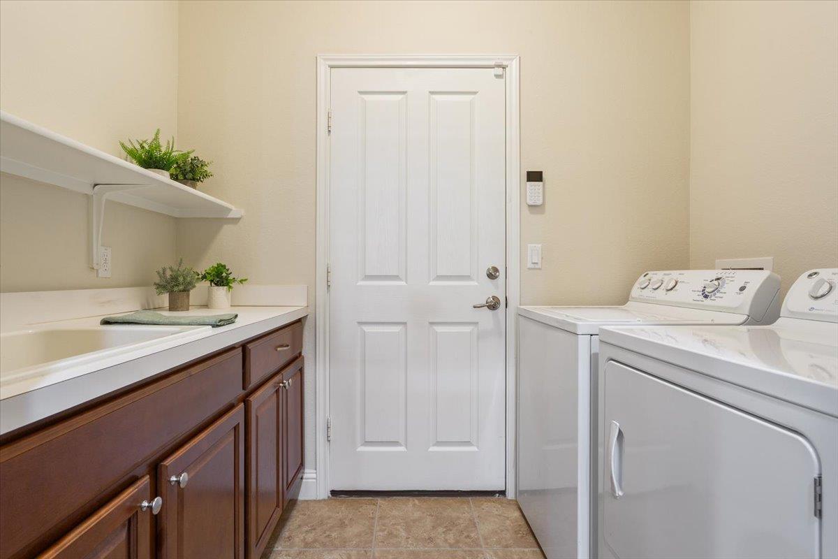 905 Mount Locke Ct, Georgetown, TX 78633