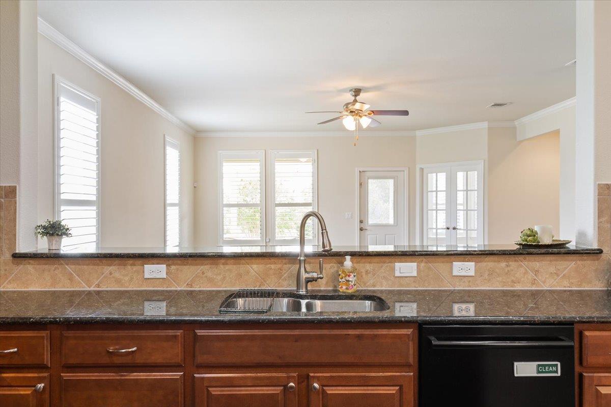 905 Mount Locke Ct, Georgetown, TX 78633