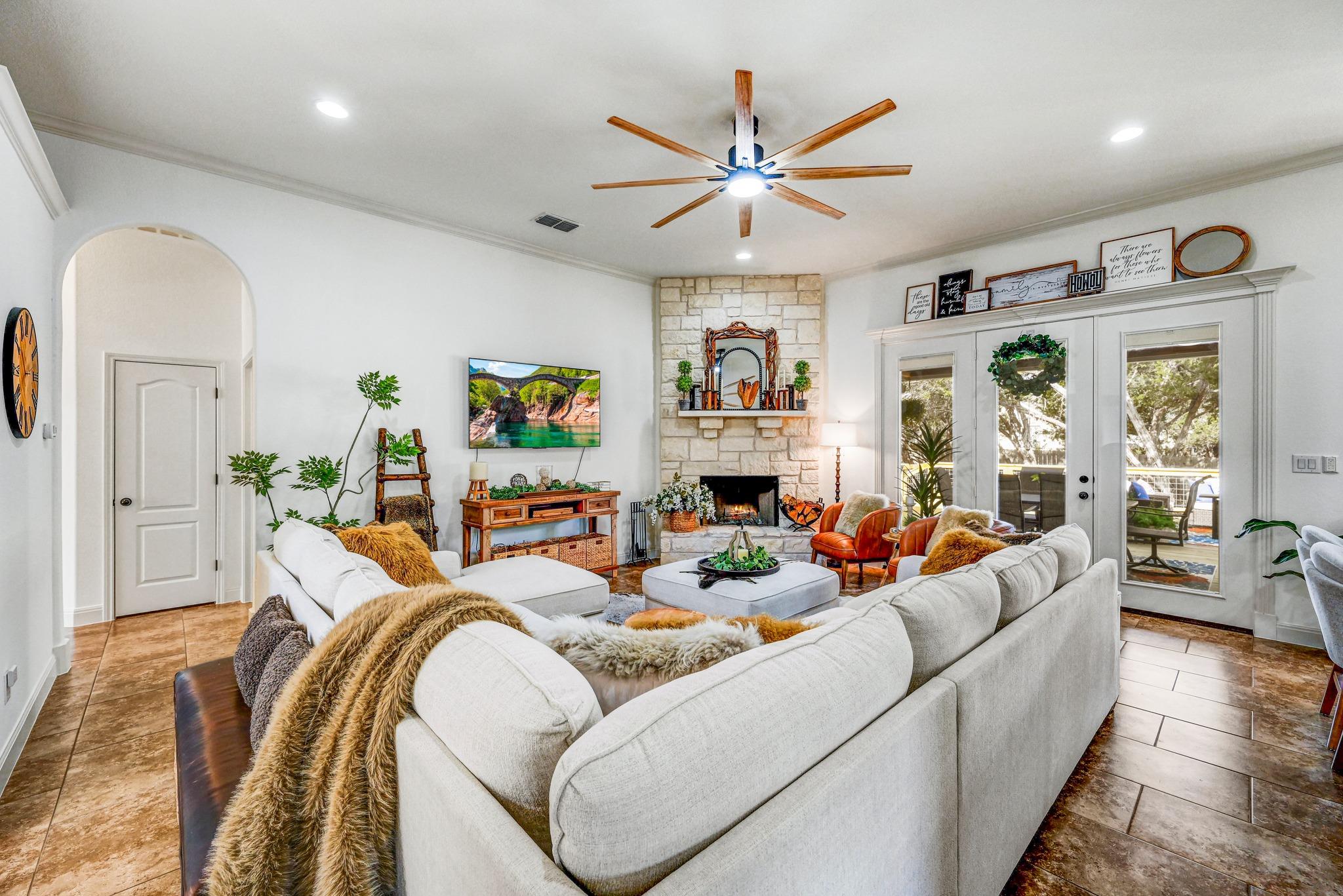 1 Sunset Cir, Wimberley, TX 78676