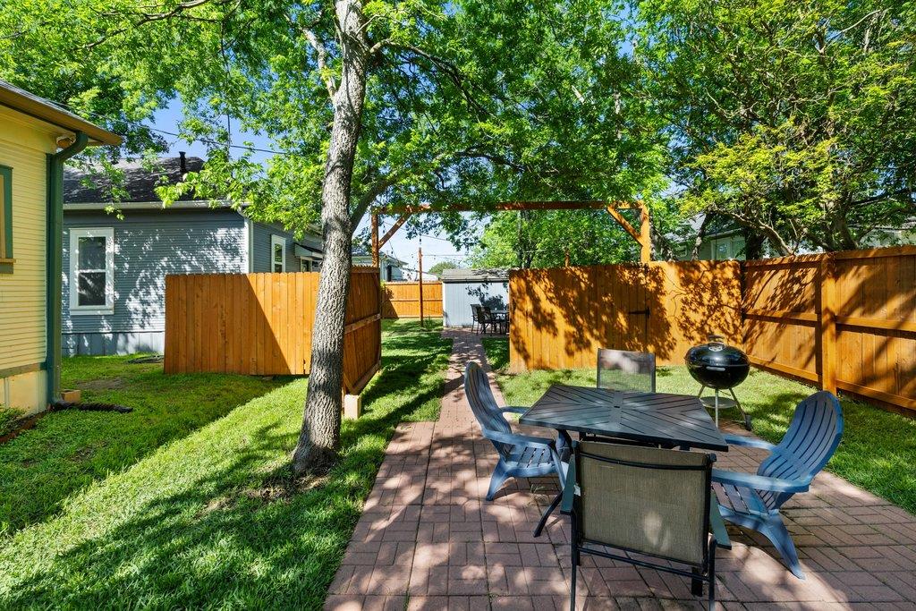 314 and 312 W 3rd St, Taylor, TX 76574