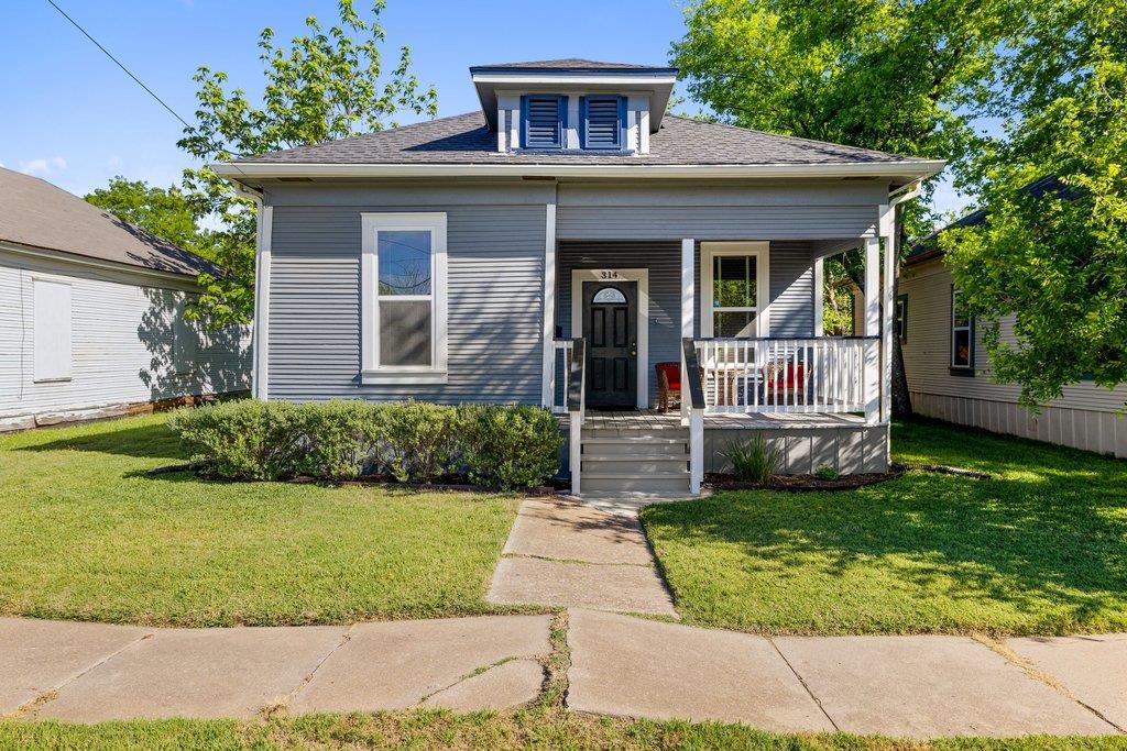 314 and 312 W 3rd St, Taylor, TX 76574