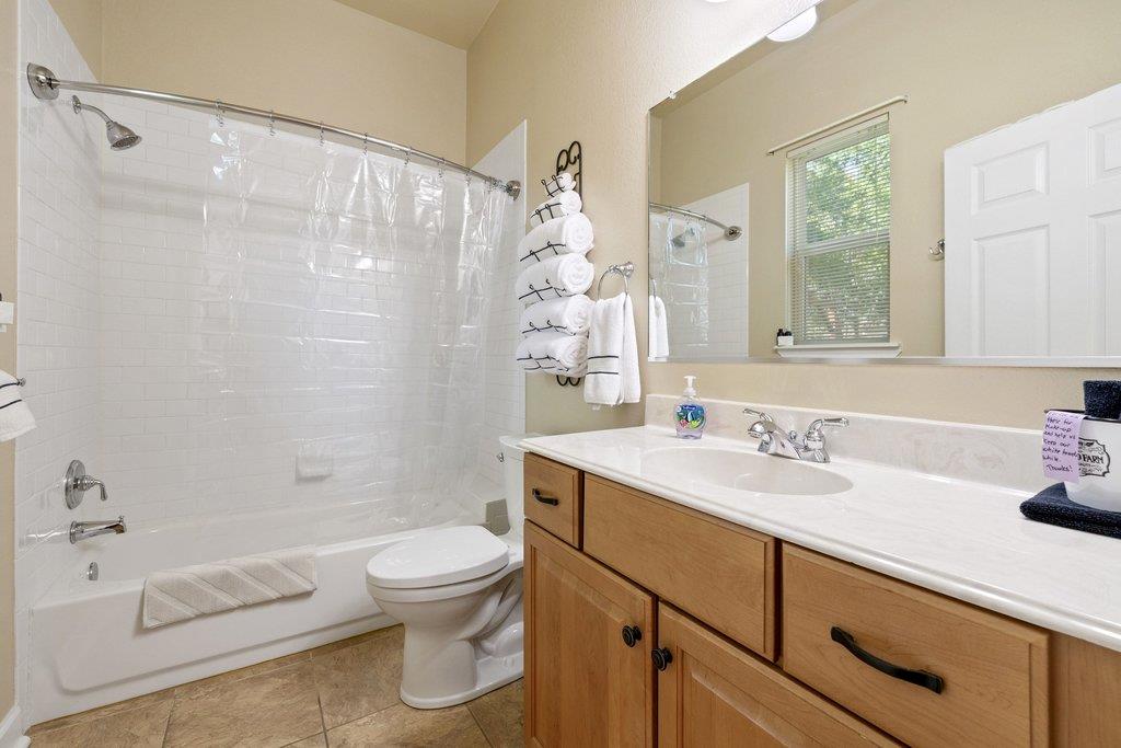 314 and 312 W 3rd St, Taylor, TX 76574