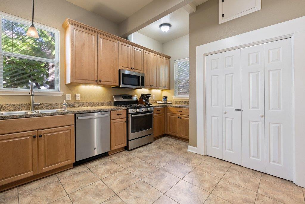 314 and 312 W 3rd St, Taylor, TX 76574