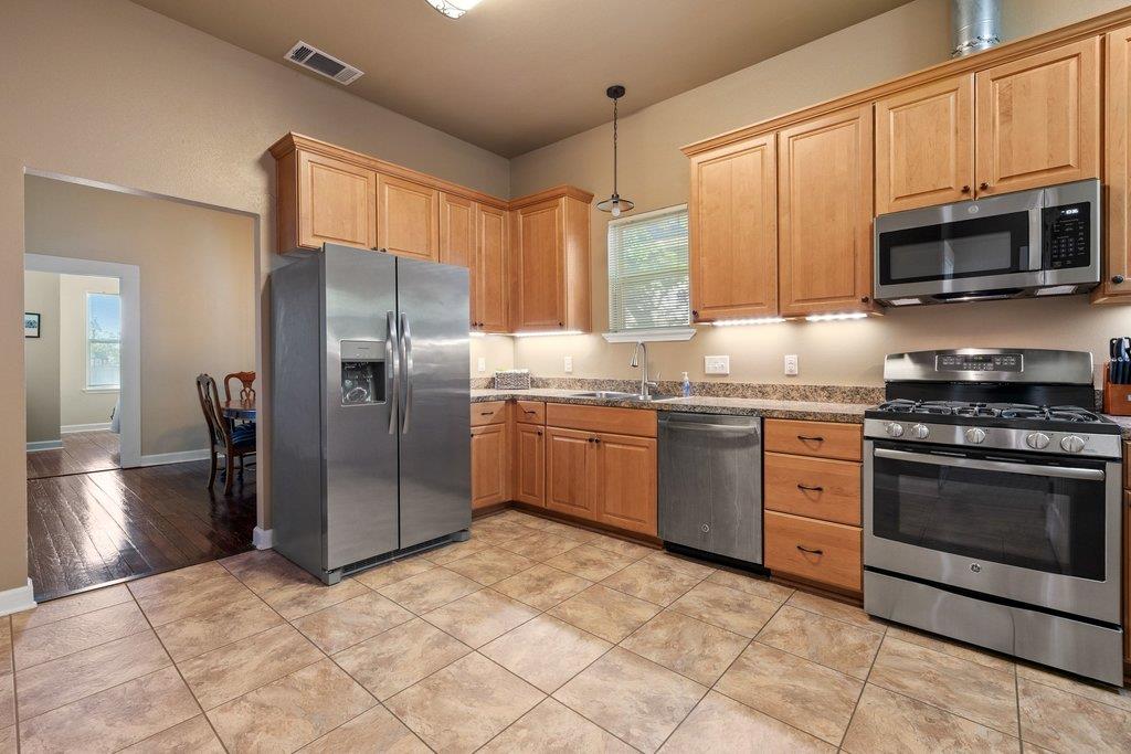 314 and 312 W 3rd St, Taylor, TX 76574