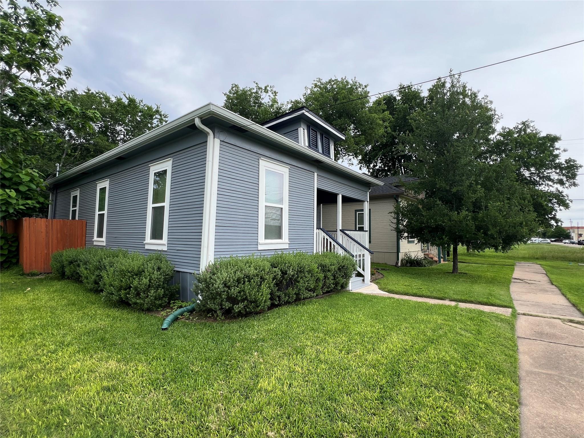 314 and 312 W 3rd St, Taylor, TX 76574