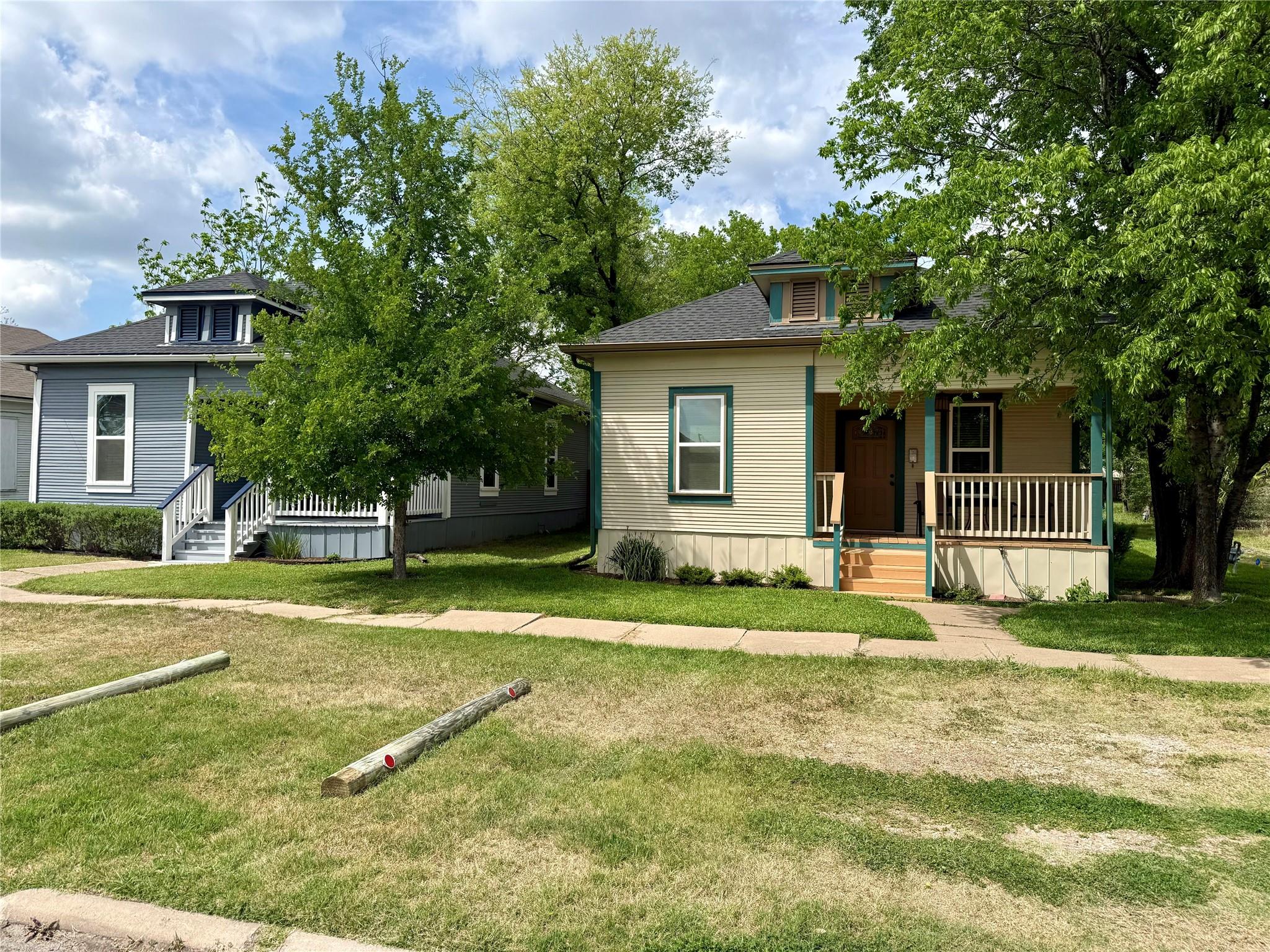 314 and 312 W 3rd St, Taylor, TX 76574