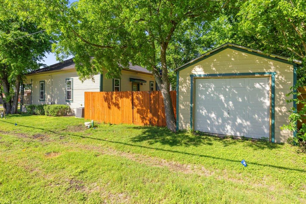 314 and 312 W 3rd St, Taylor, TX 76574