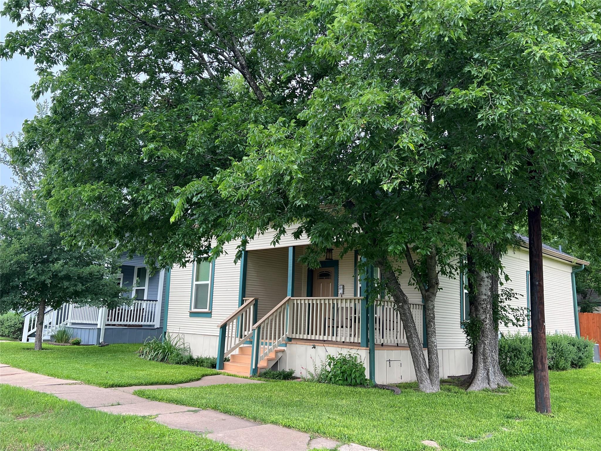 314 and 312 W 3rd St, Taylor, TX 76574