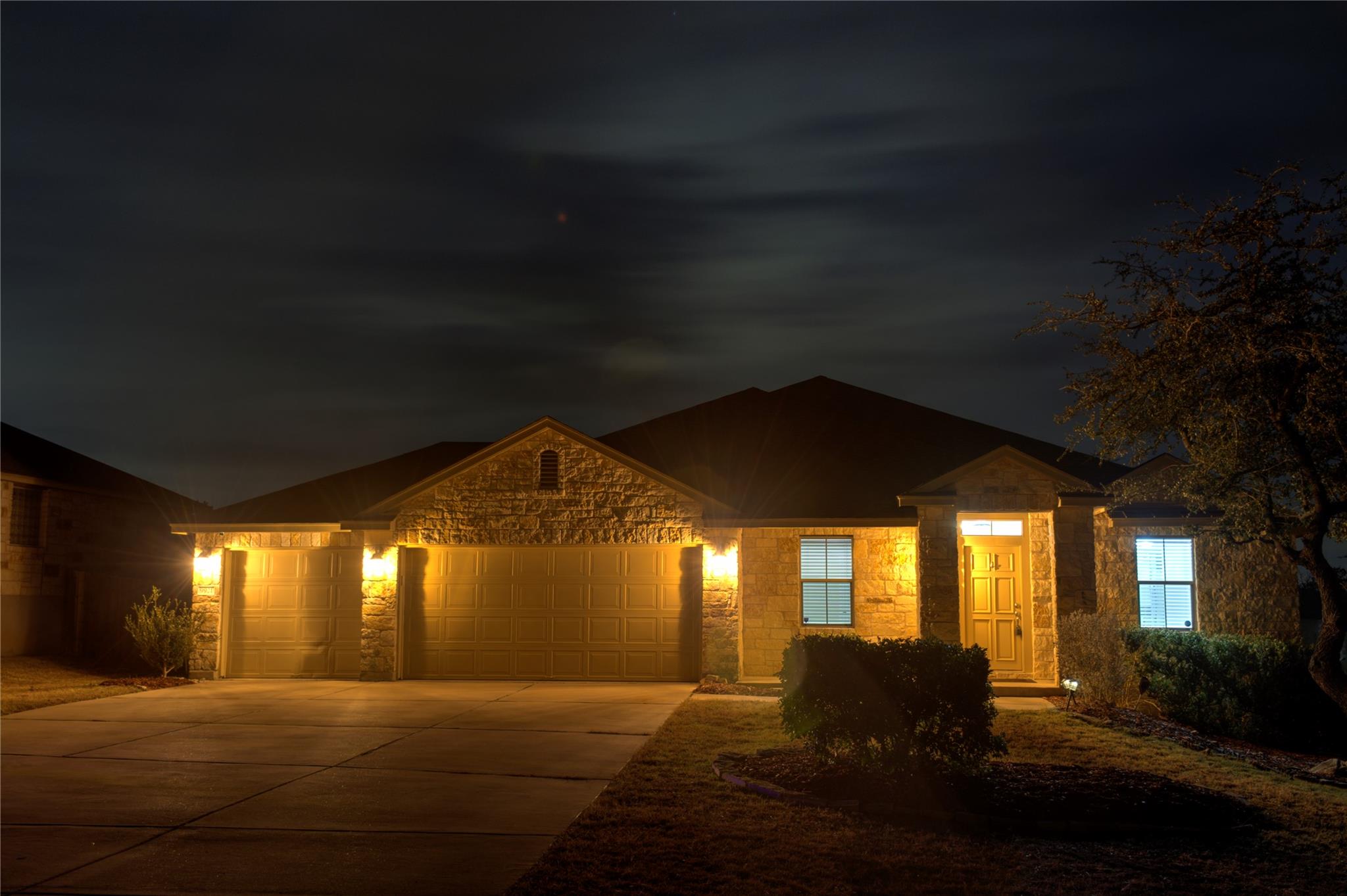 9921 Stratus Dr, Dripping Springs, TX 78620