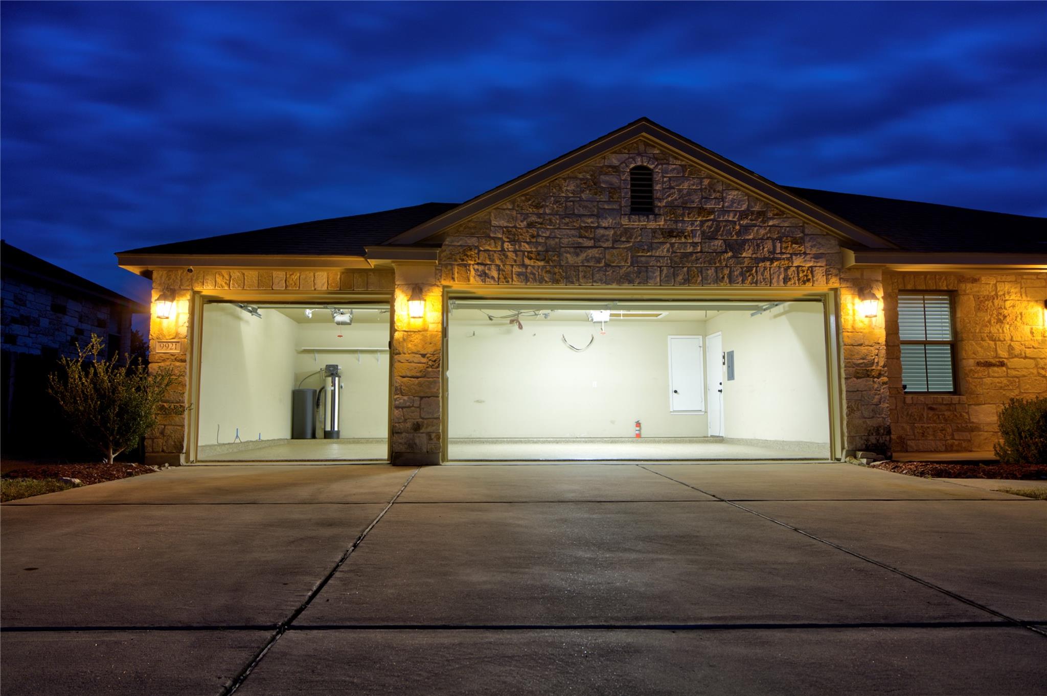 9921 Stratus Dr, Dripping Springs, TX 78620