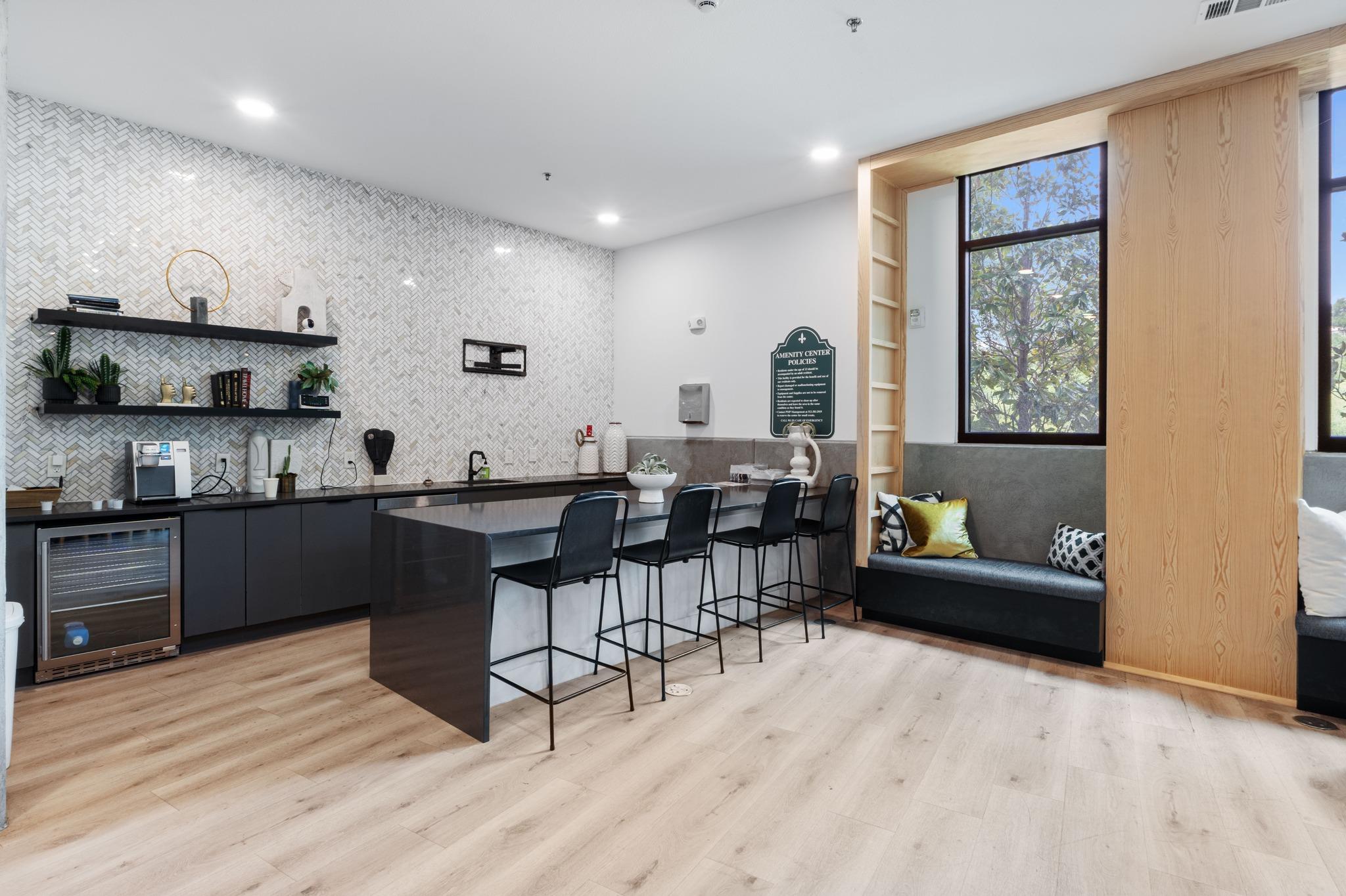 2500 Longview St # 103, Austin, TX 78705