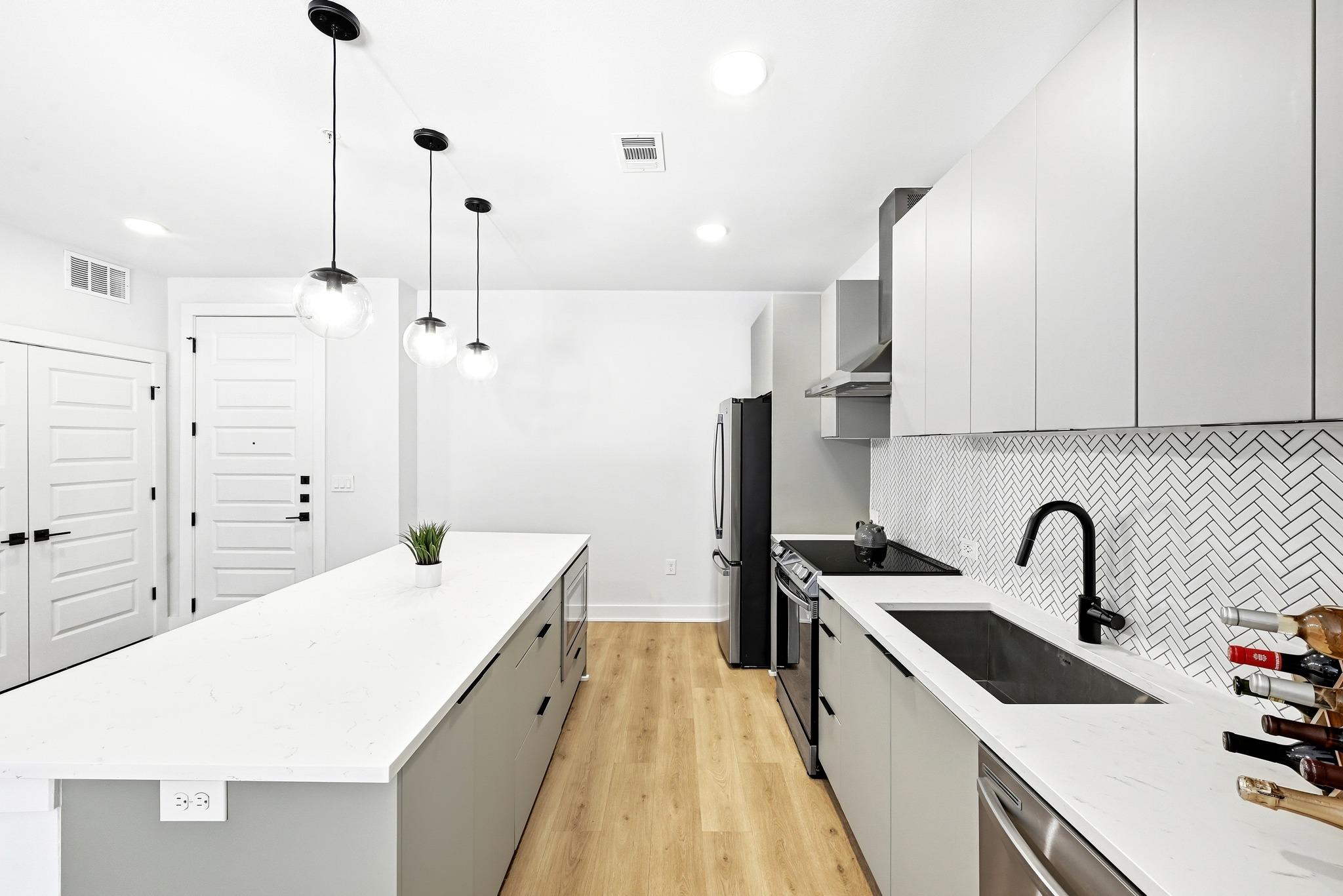 2500 Longview St # 103, Austin, TX 78705