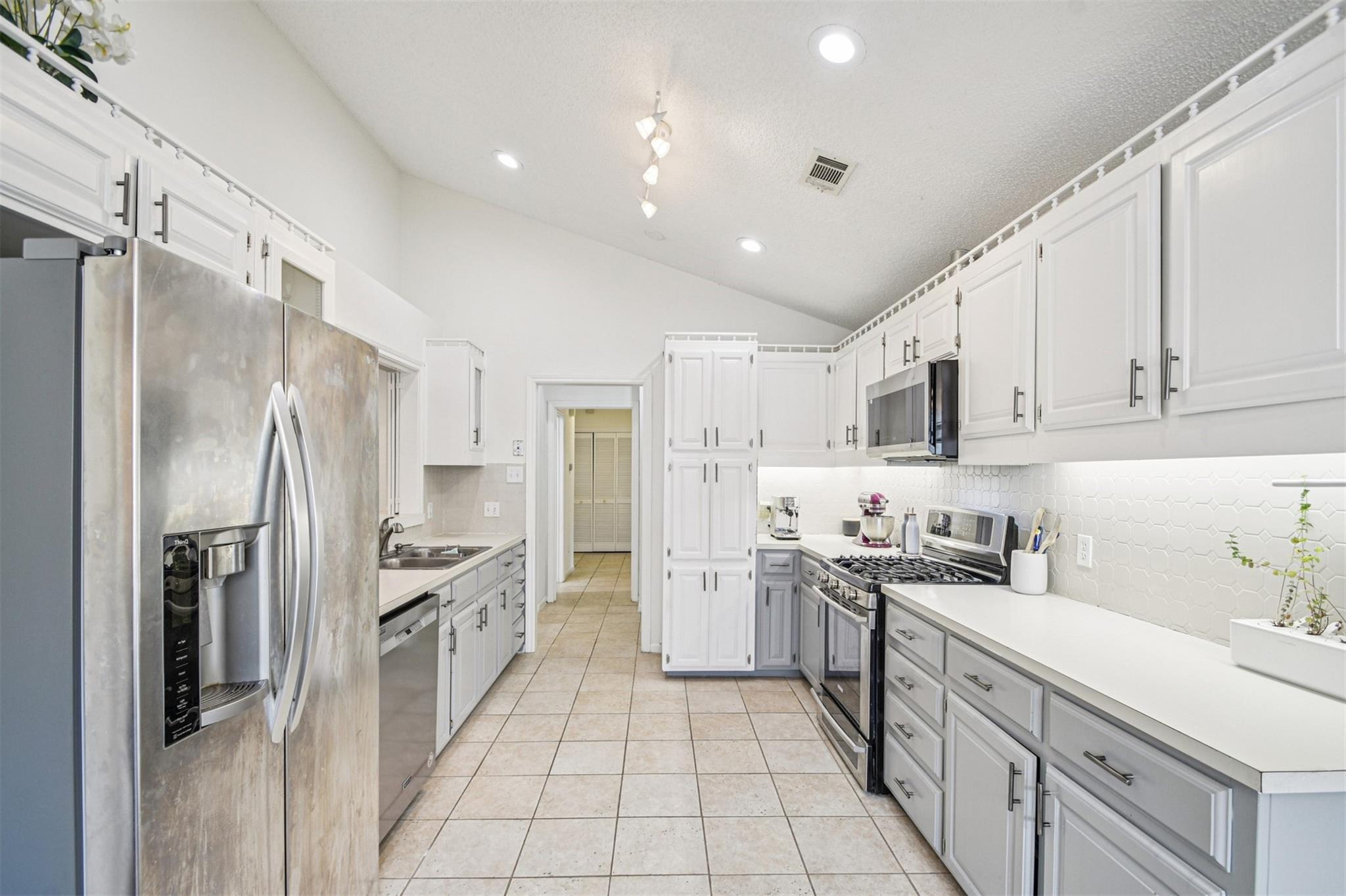 5833 Secrest Dr, Austin, TX 78759