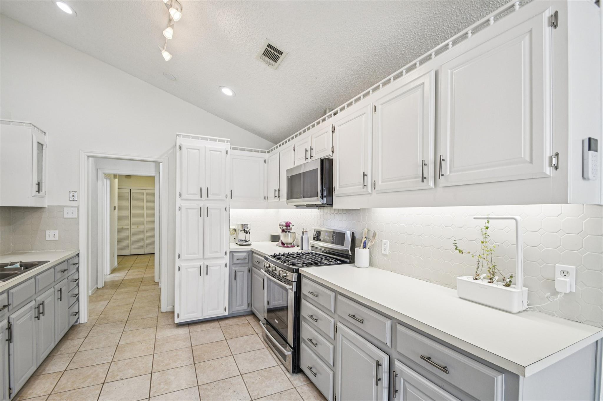 5833 Secrest Dr, Austin, TX 78759