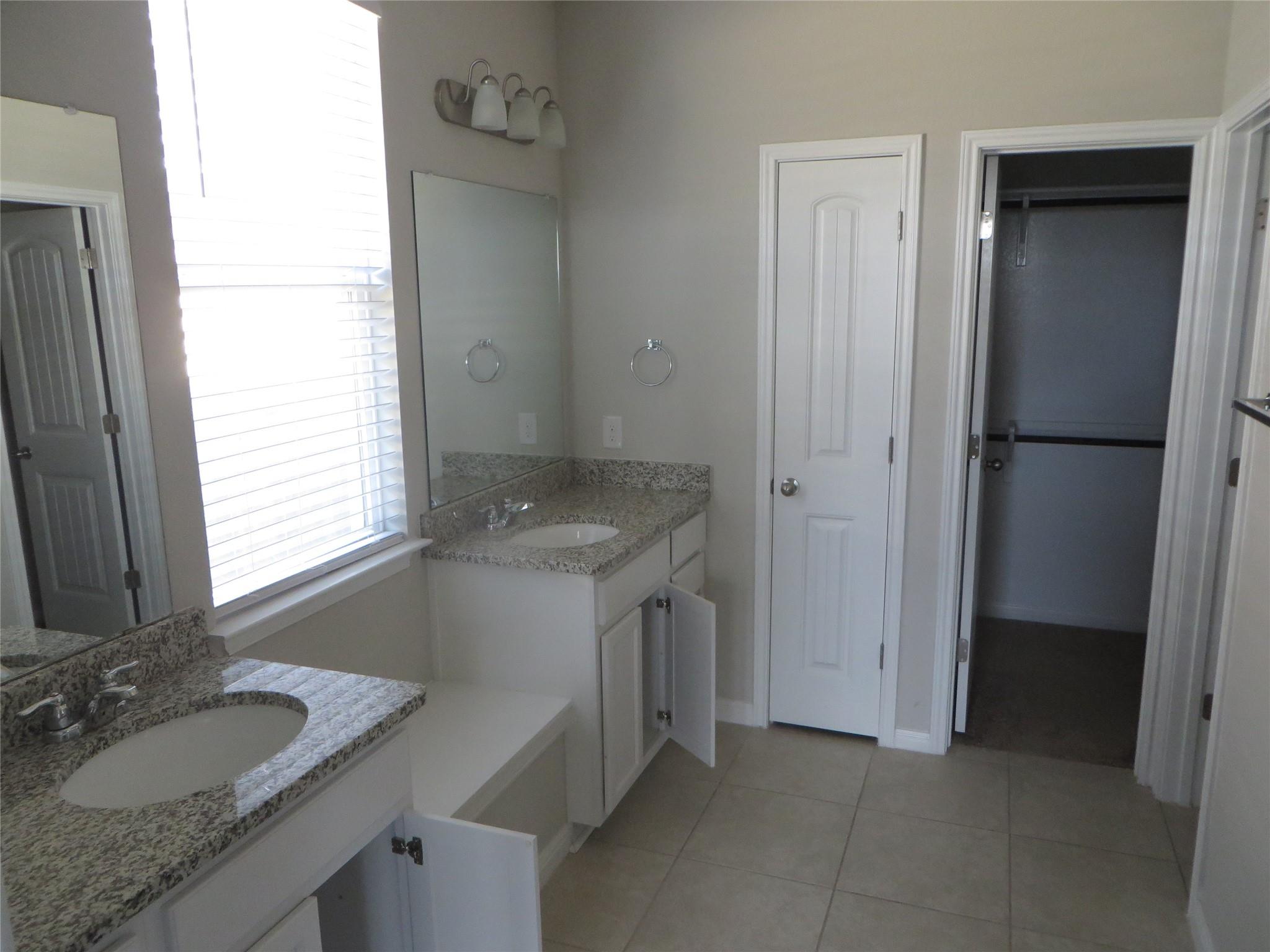 301 La Escalera Dr, Leander, TX 78641