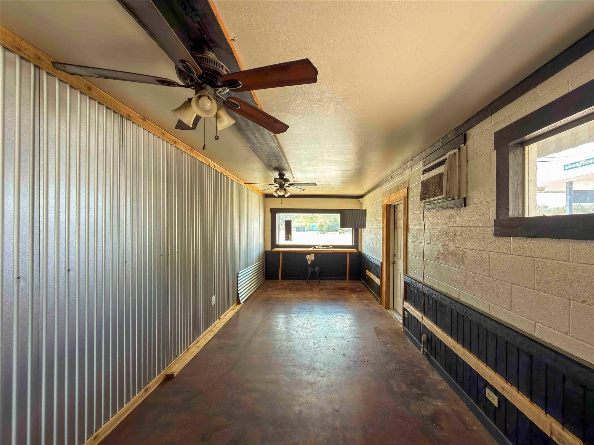 211 S Us Highway 281, Johnson City, TX 78636