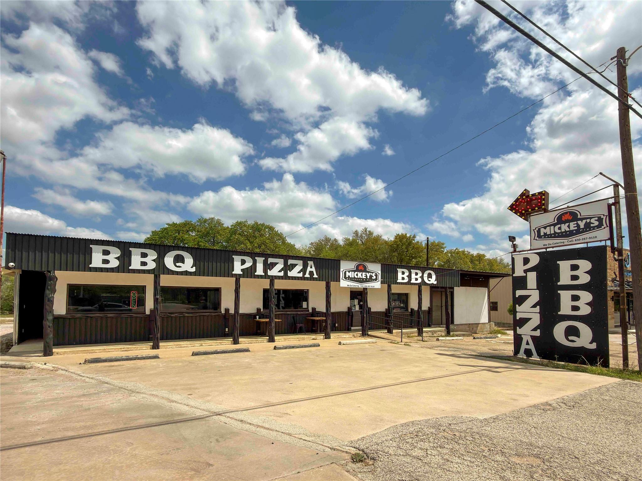 211 S Us Highway 281, Johnson City, TX 78636