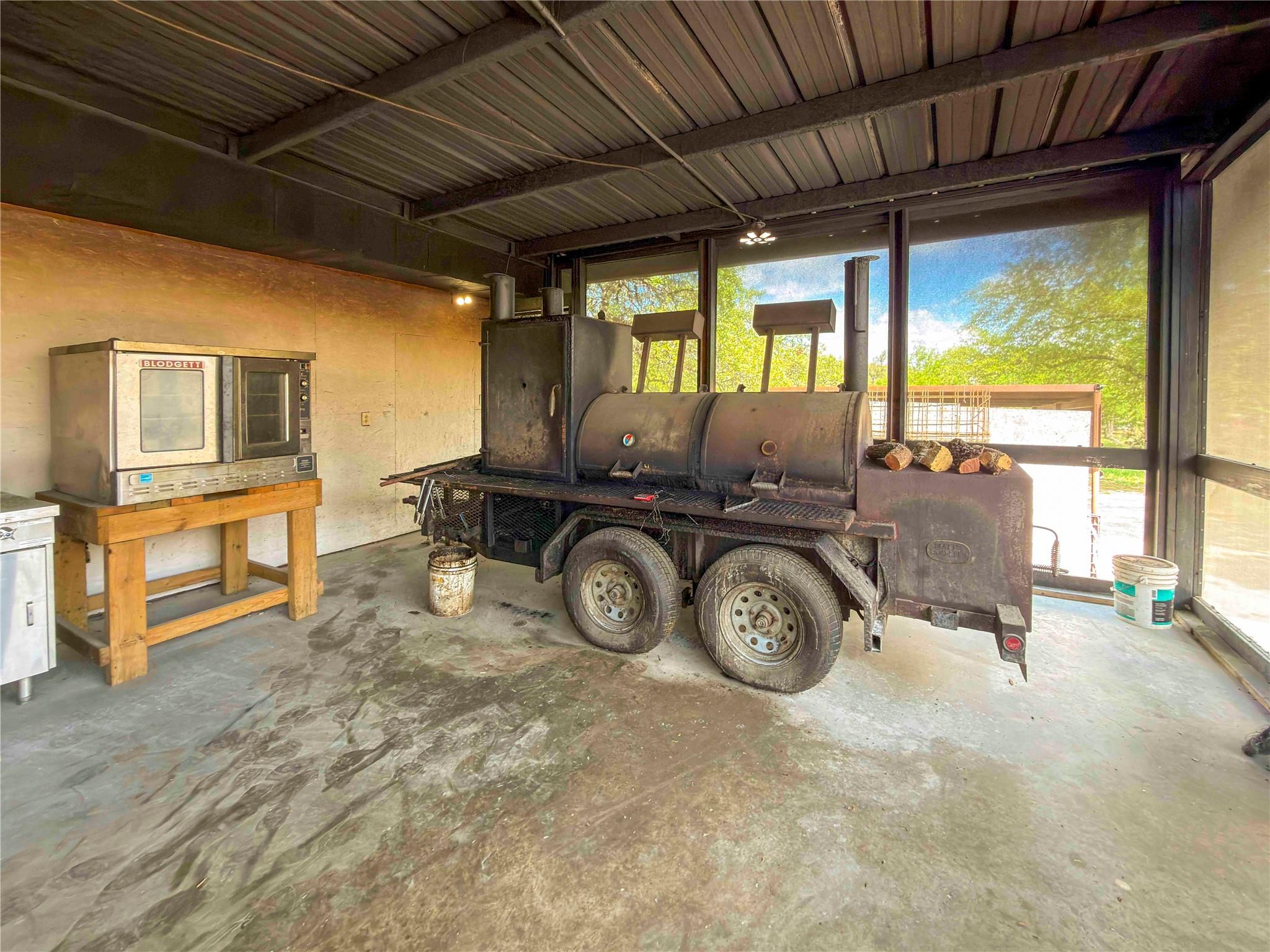 211 S Us Highway 281, Johnson City, TX 78636