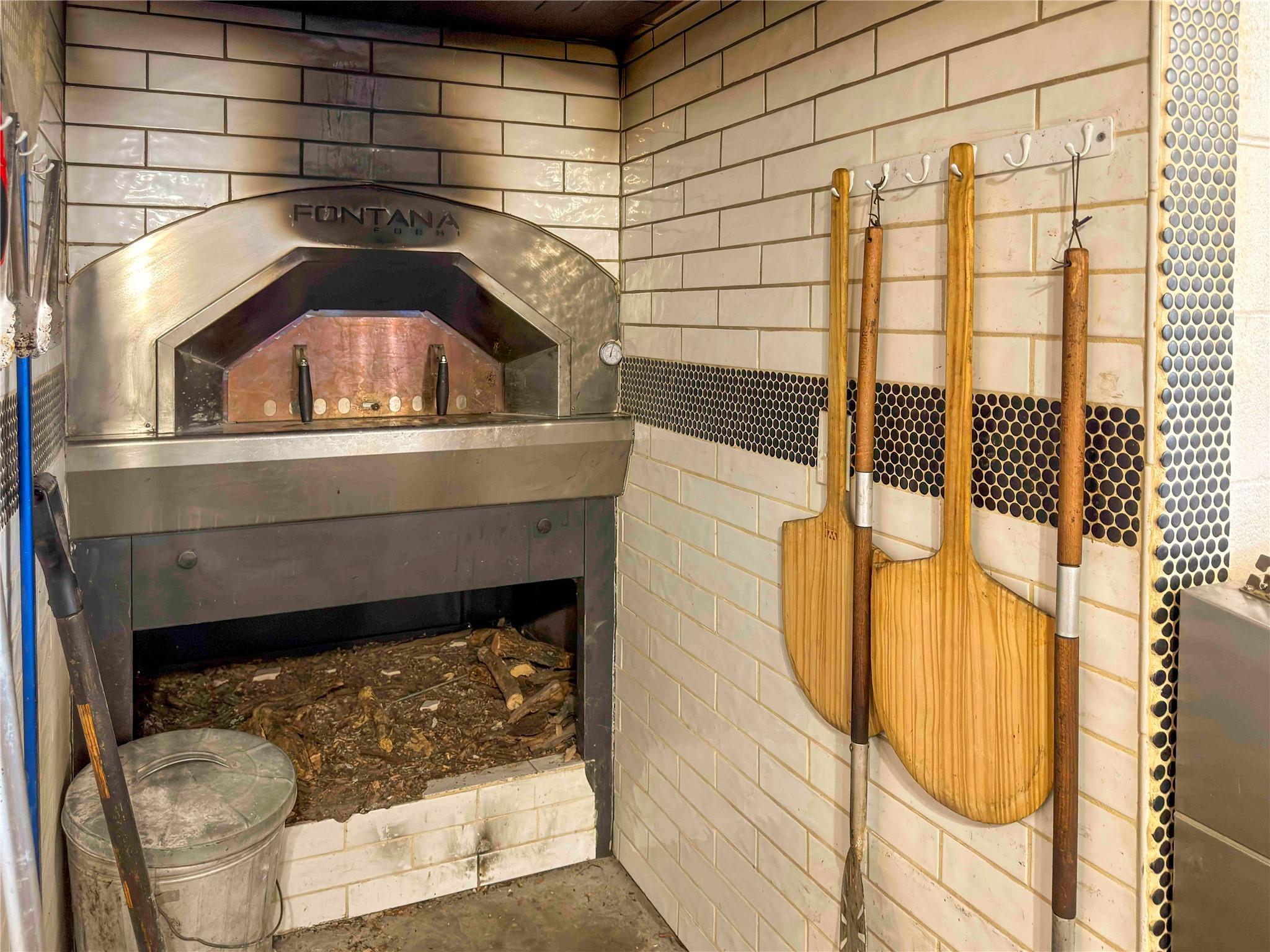 211 S Us Highway 281, Johnson City, TX 78636