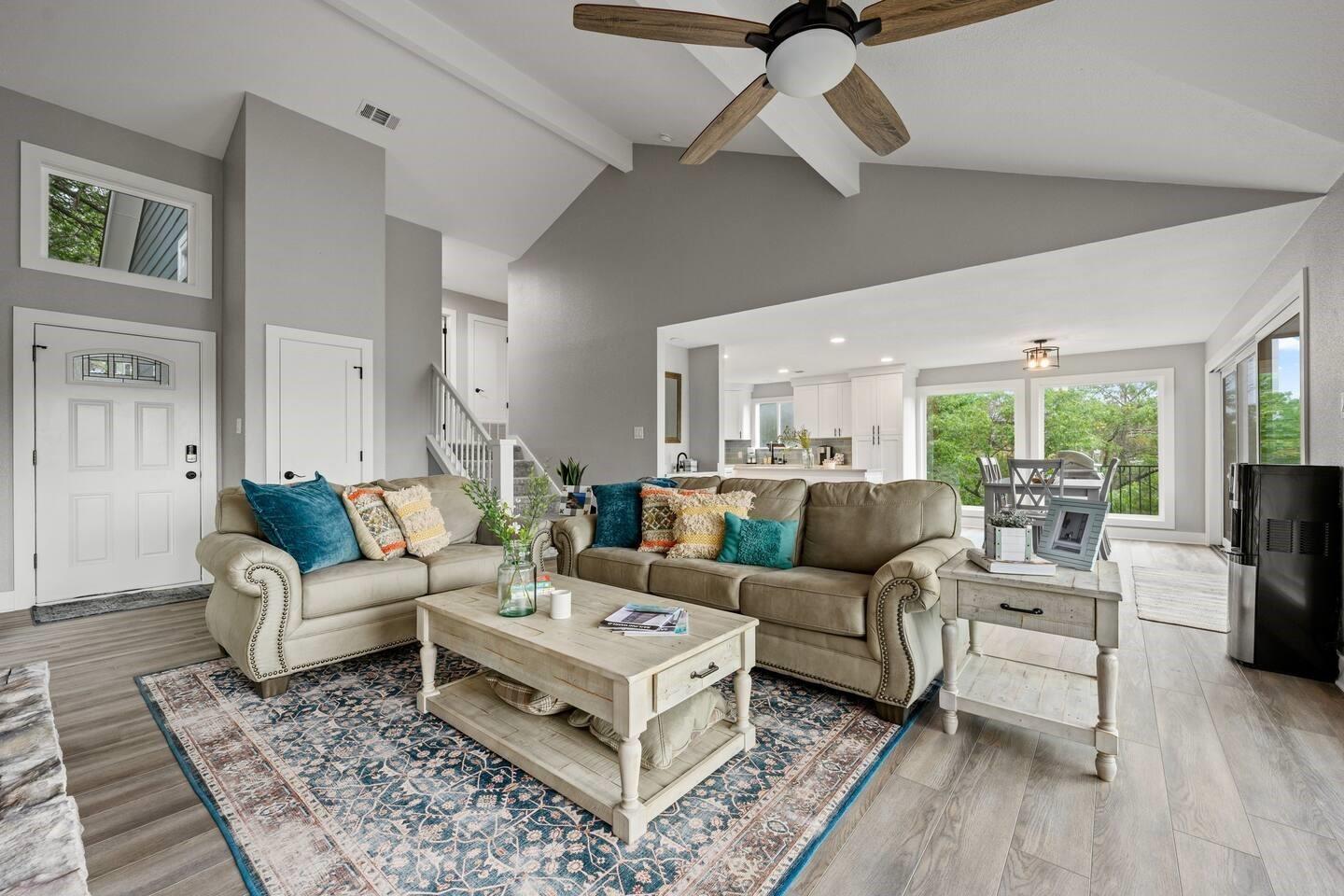 3700 N Hideaway Ln, Lago Vista, TX 78645