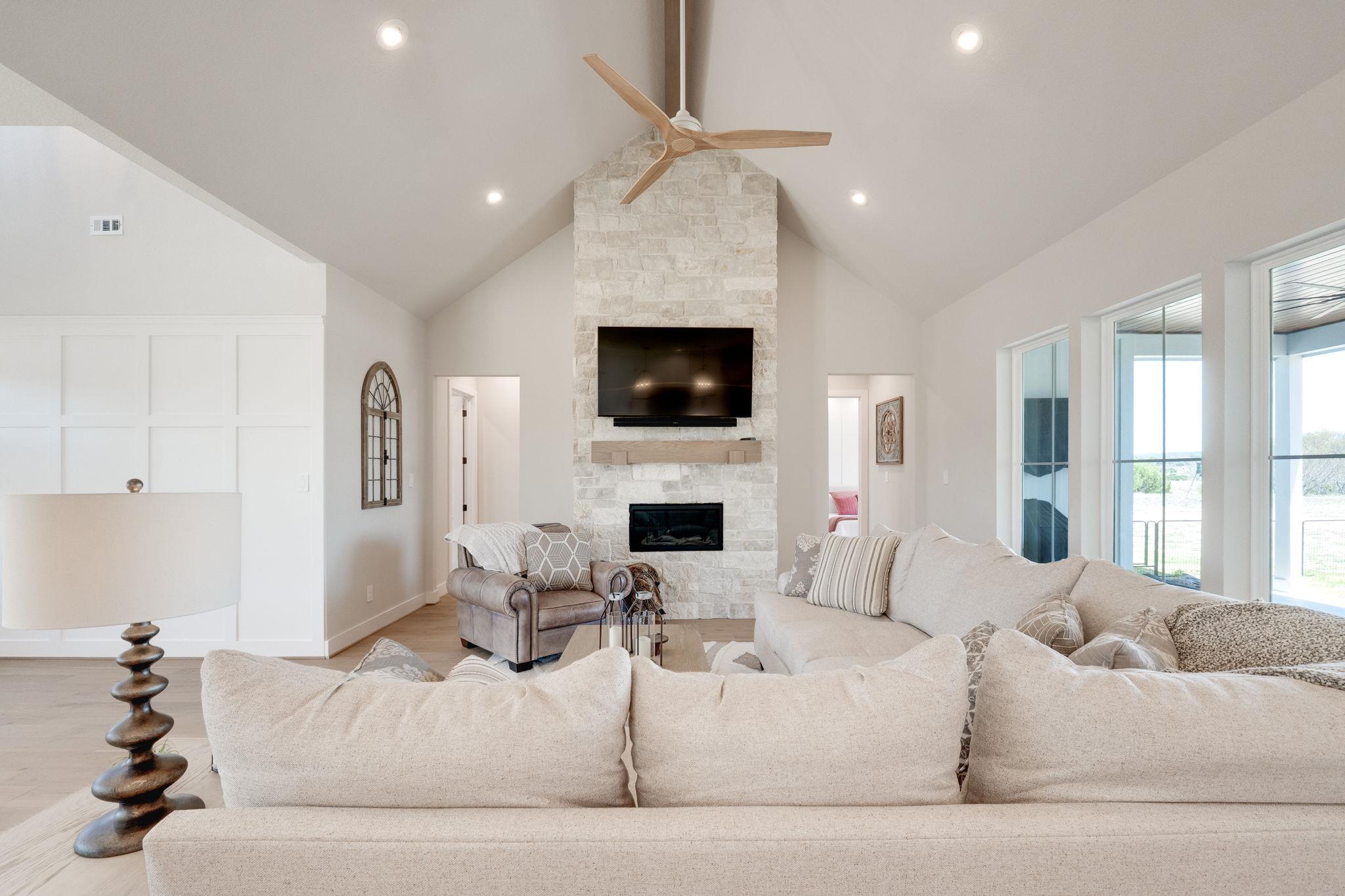 305 Willow Oak Dr, Goldthwaite, TX 76844