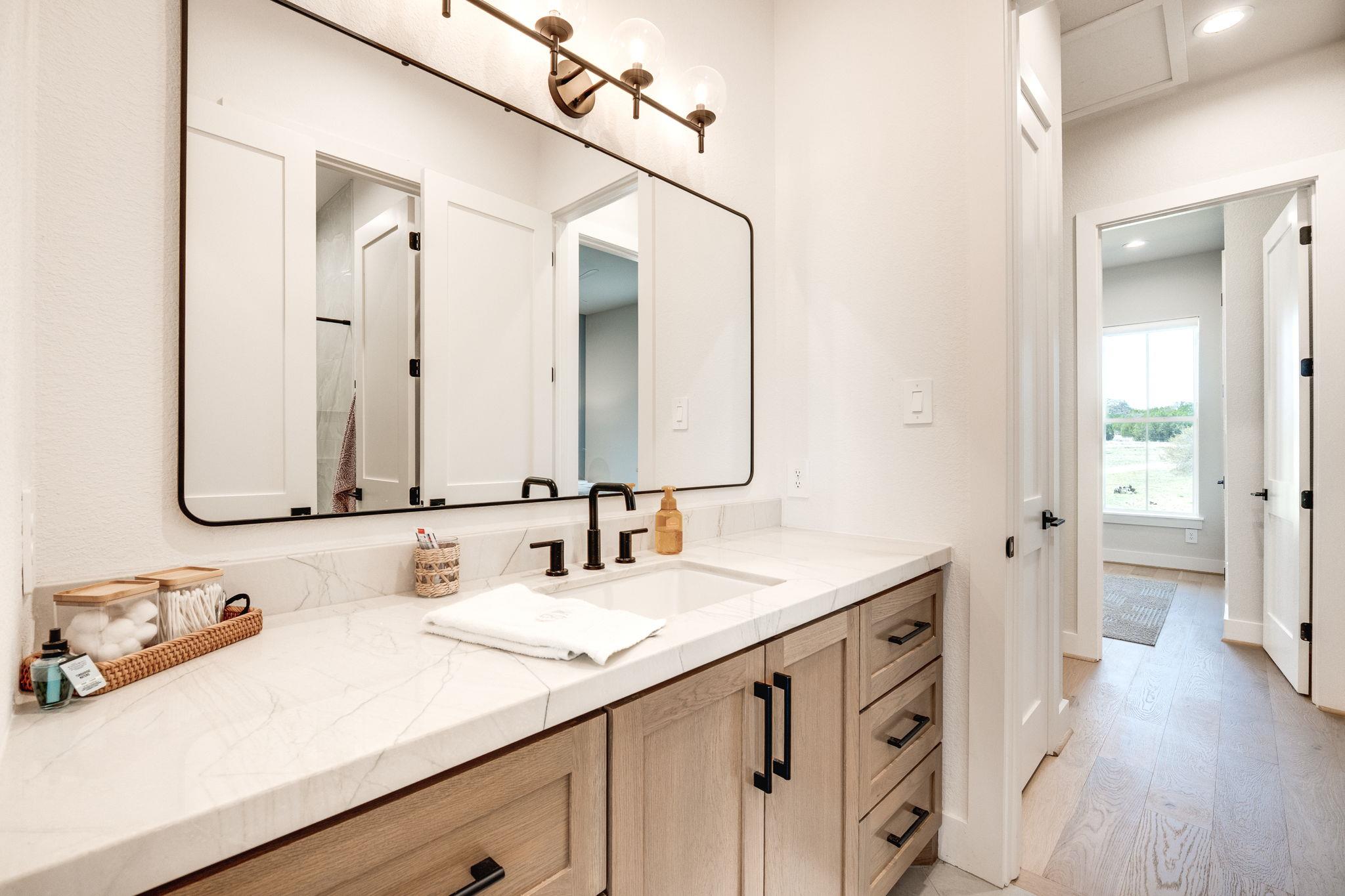 305 Willow Oak Dr, Goldthwaite, TX 76844