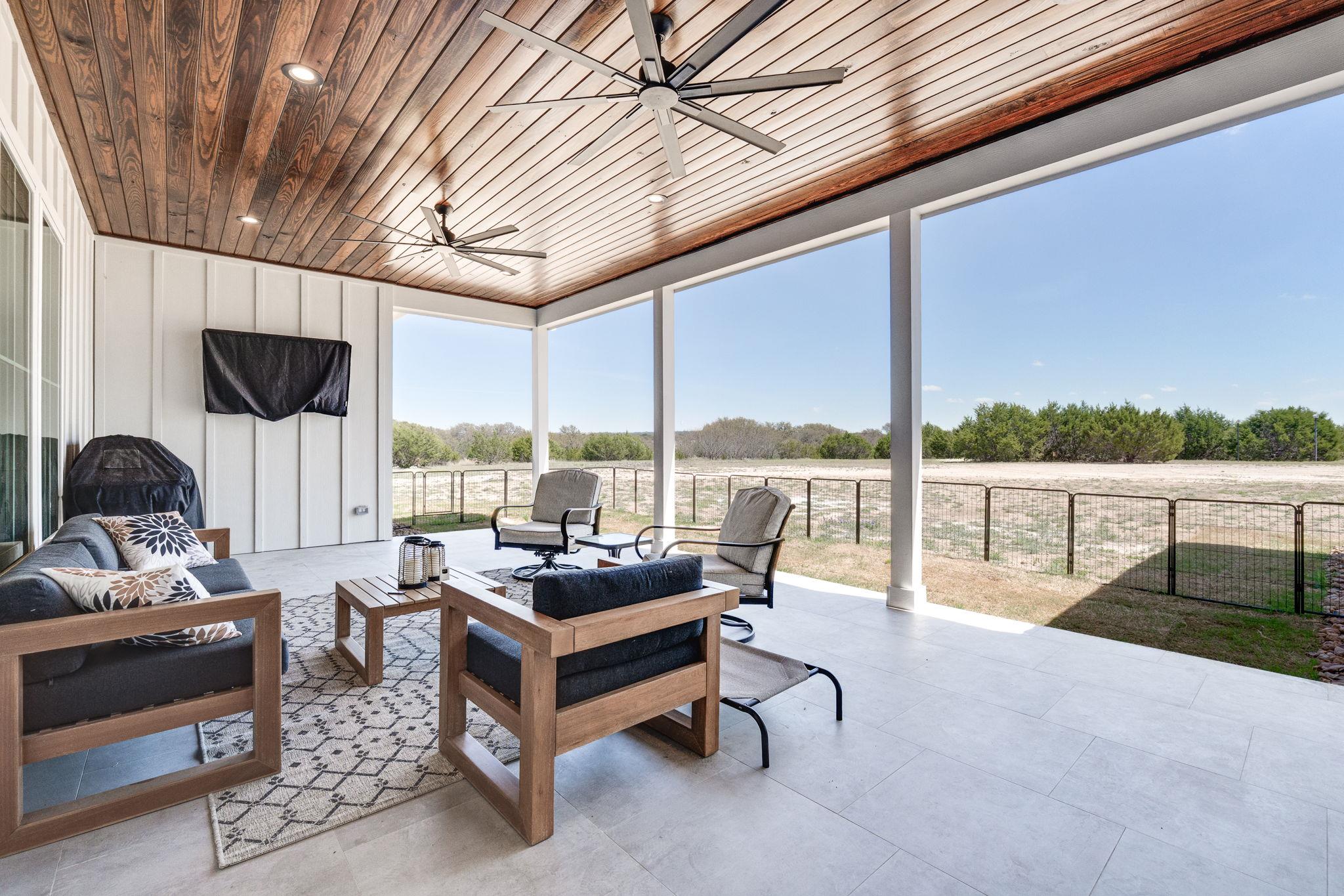 305 Willow Oak Dr, Goldthwaite, TX 76844