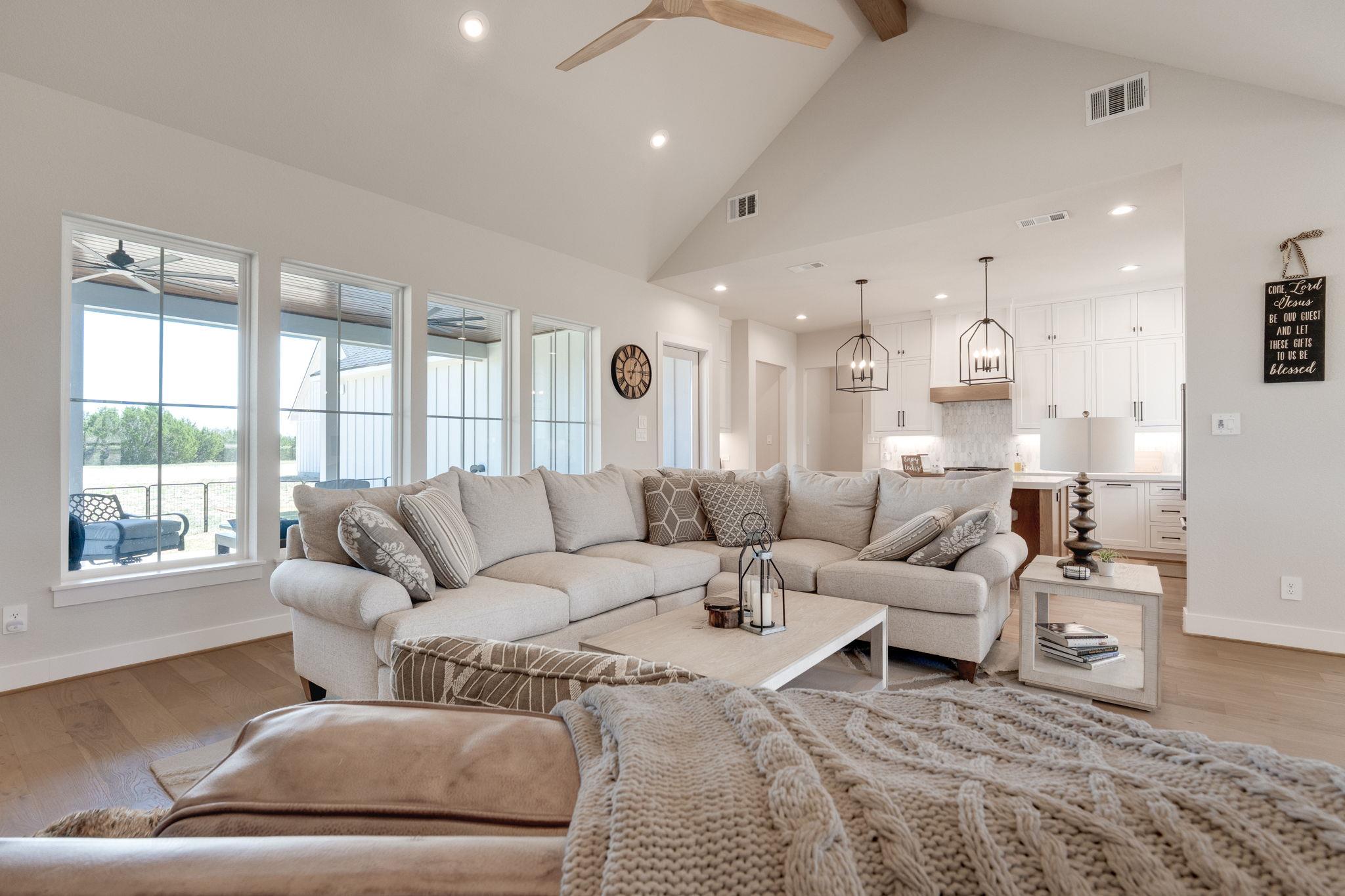 305 Willow Oak Dr, Goldthwaite, TX 76844