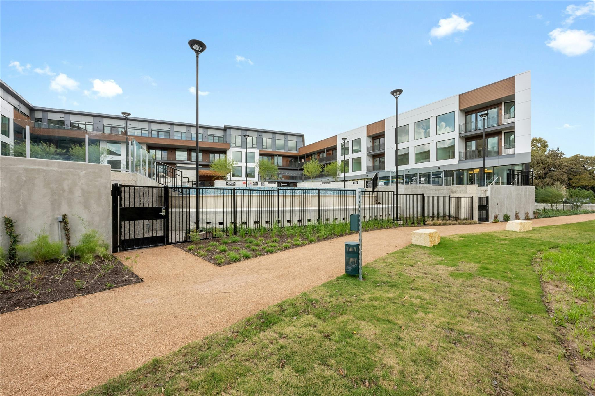 2209 S 1st St # 321, Austin, TX 78704