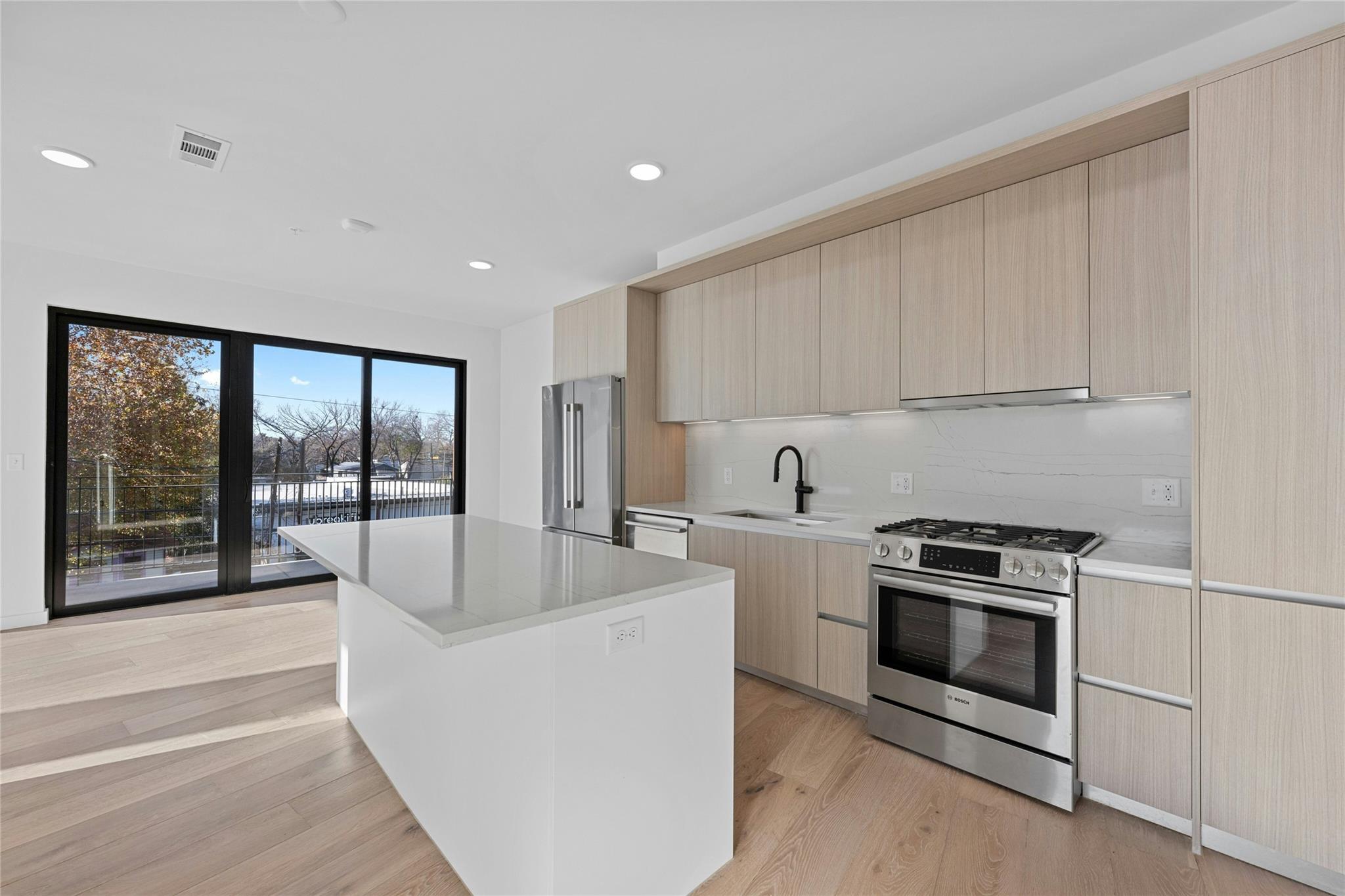 2209 S 1st St # 321, Austin, TX 78704