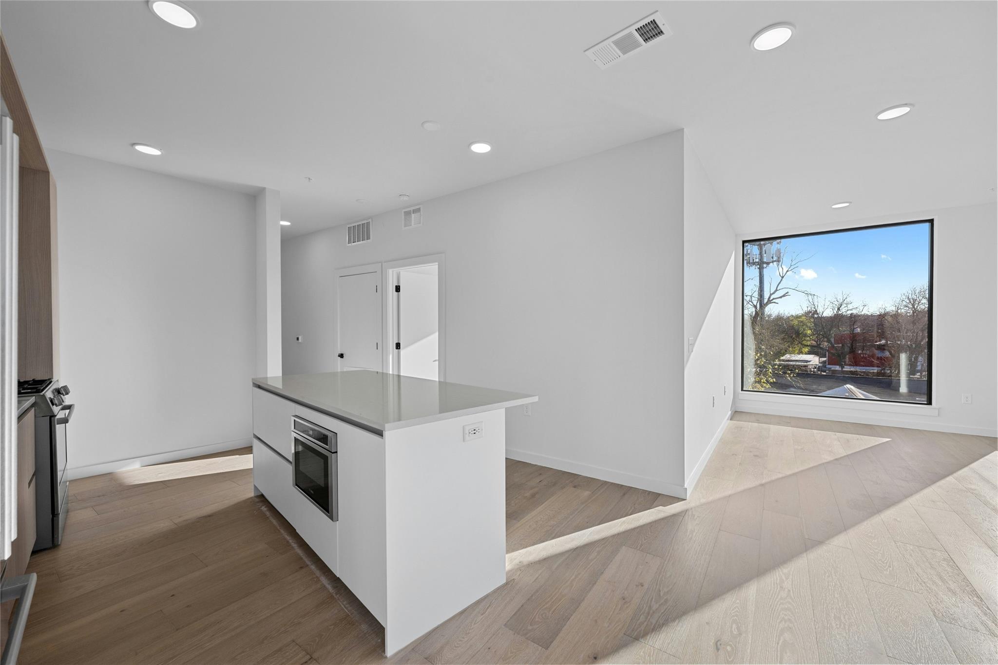 2209 S 1st St # 321, Austin, TX 78704