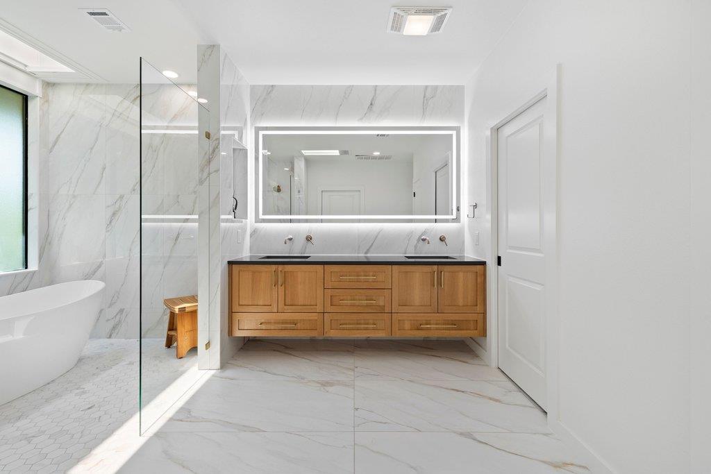 1200 Thataway, Horseshoe Bay, TX 78657