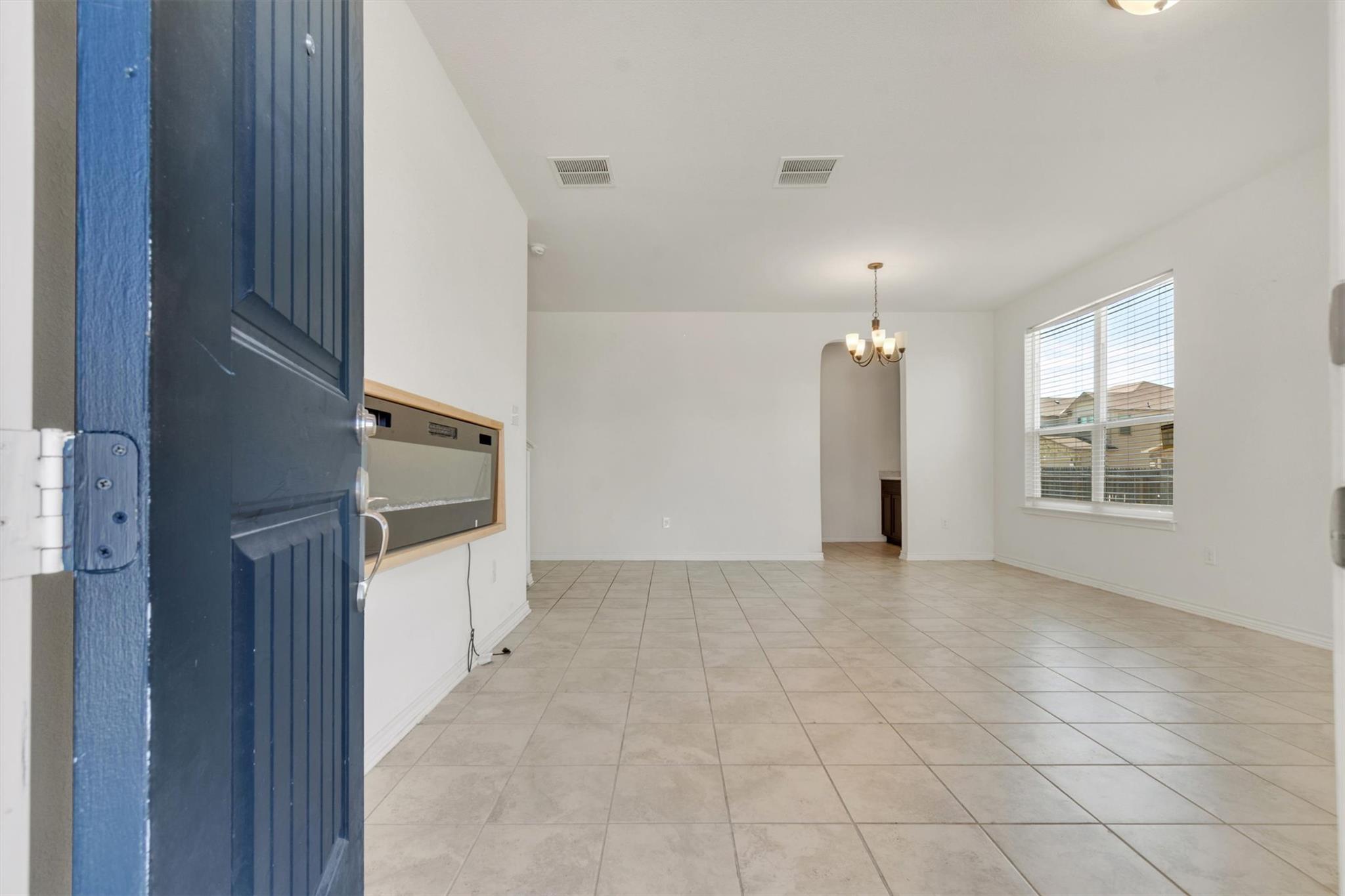 401 Briarfield Dr, Seguin, TX 78155