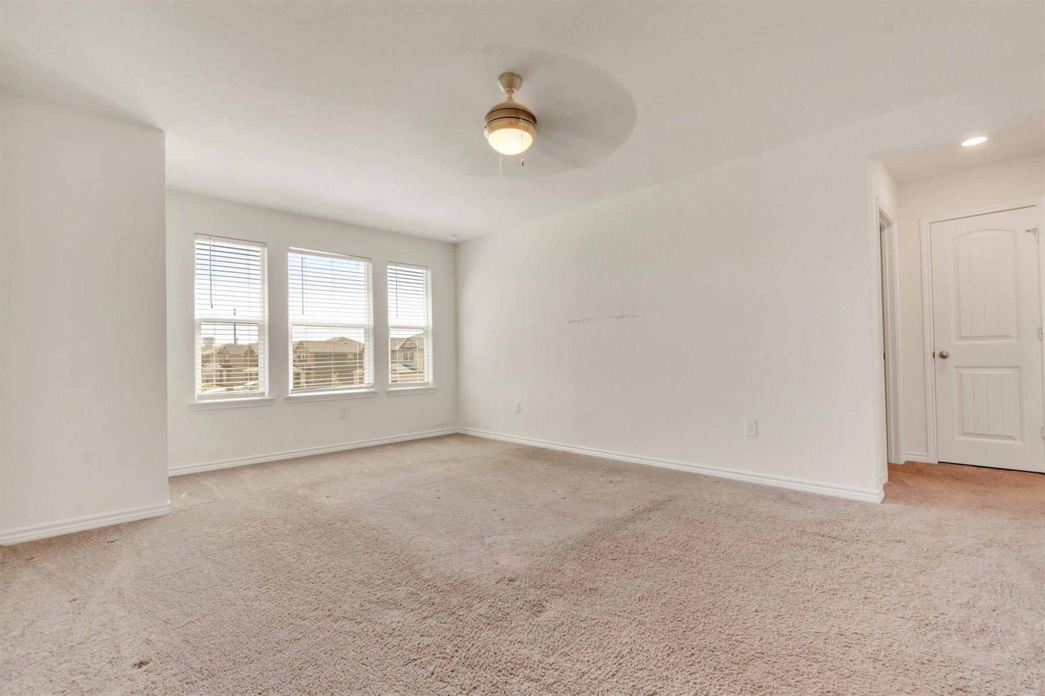 401 Briarfield Dr, Seguin, TX 78155