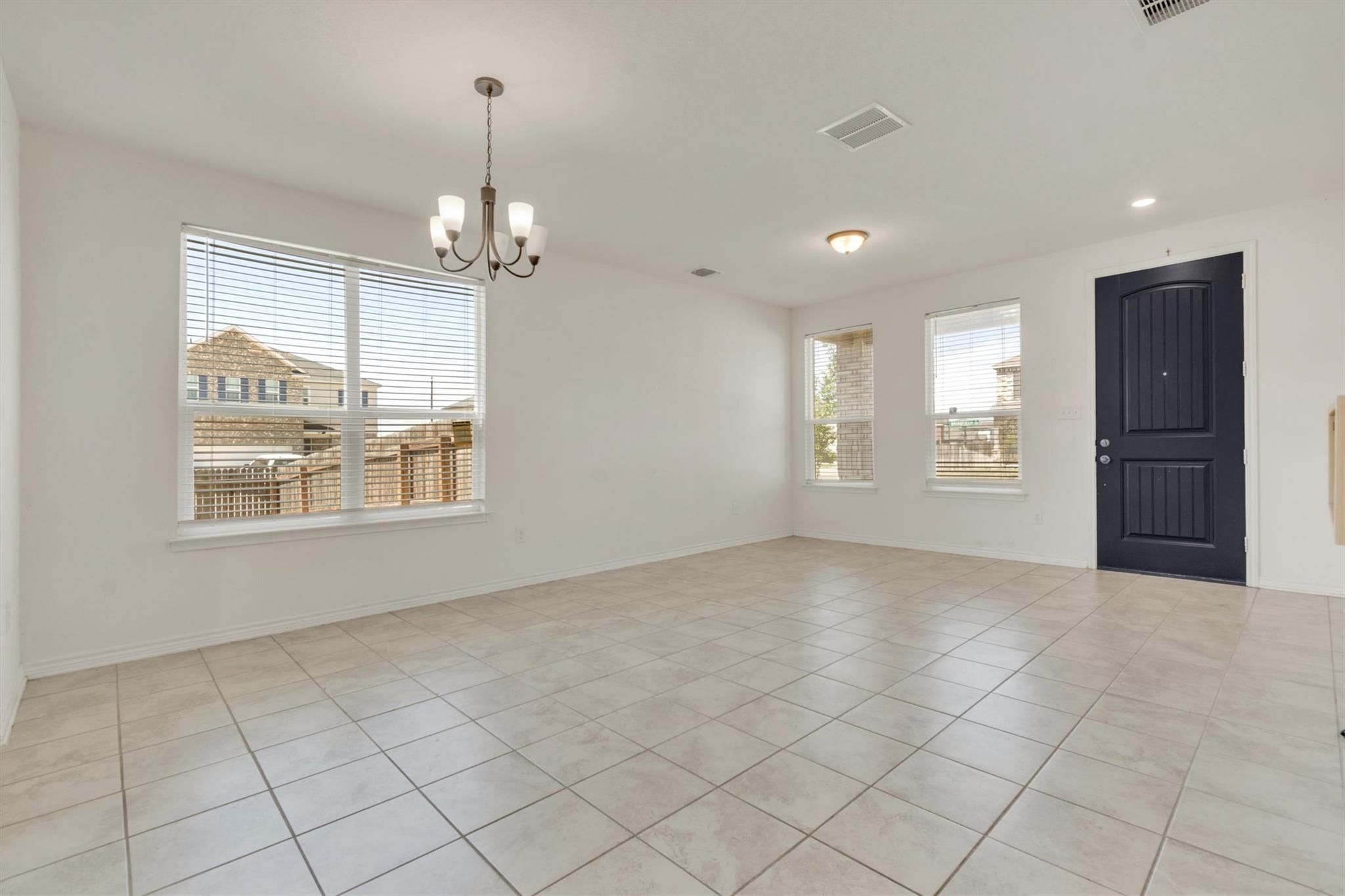 401 Briarfield Dr, Seguin, TX 78155