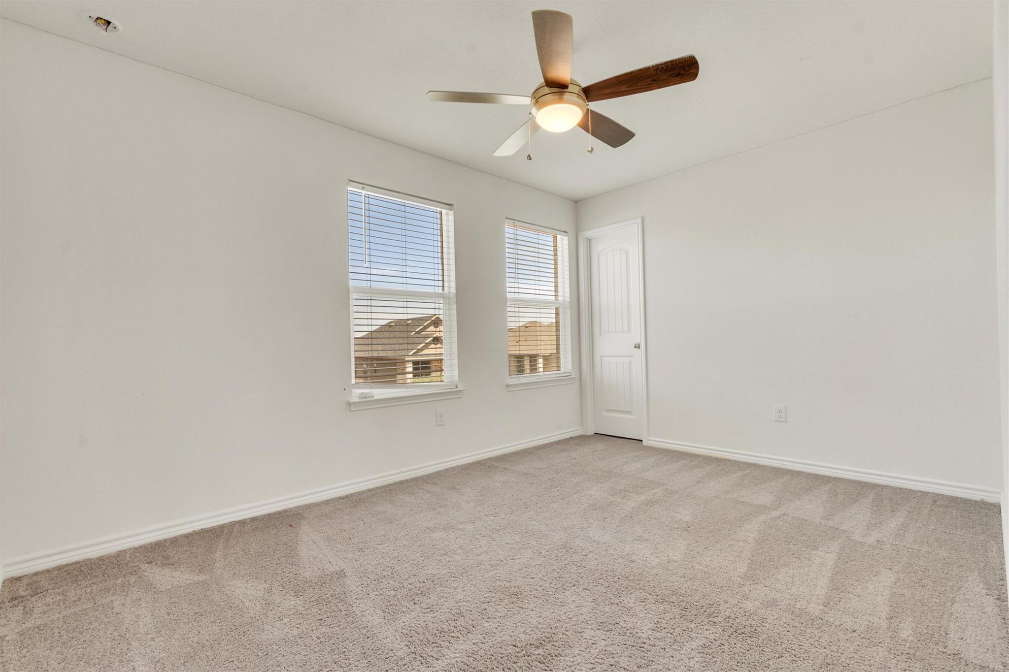 401 Briarfield Dr, Seguin, TX 78155