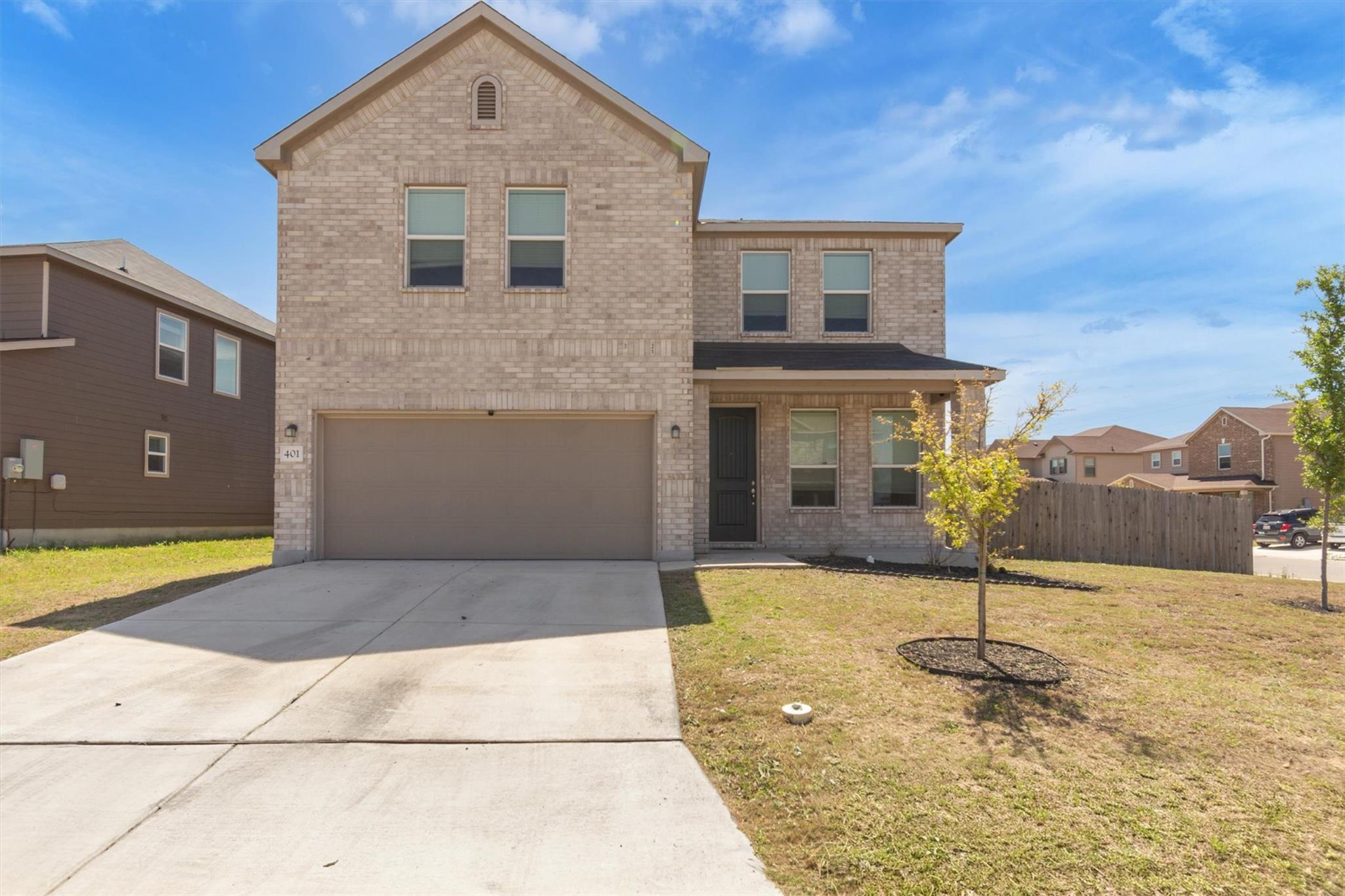 401 Briarfield Dr, Seguin, TX 78155